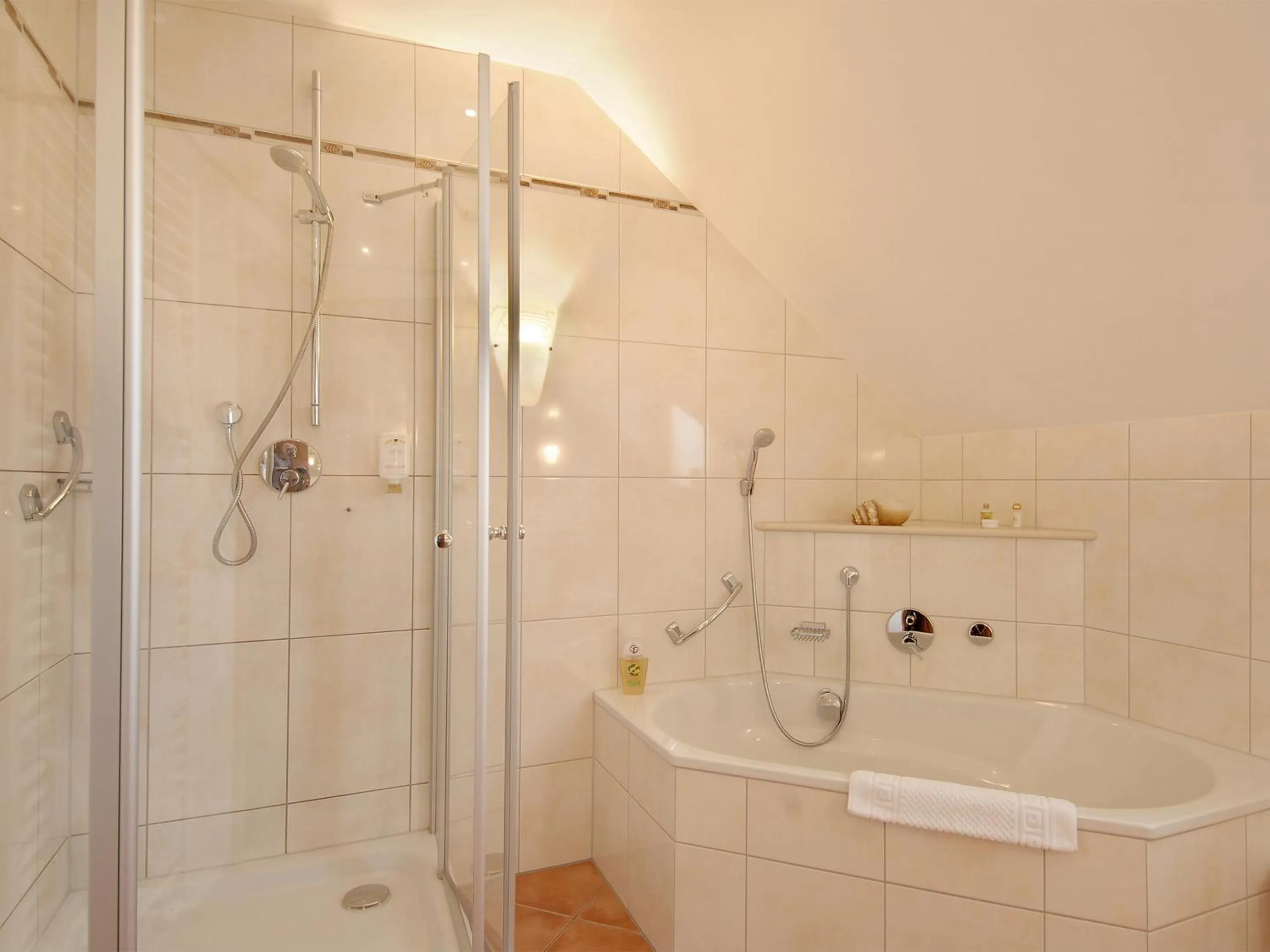 Shower in Hotel Kriemhild am Hirschgarten