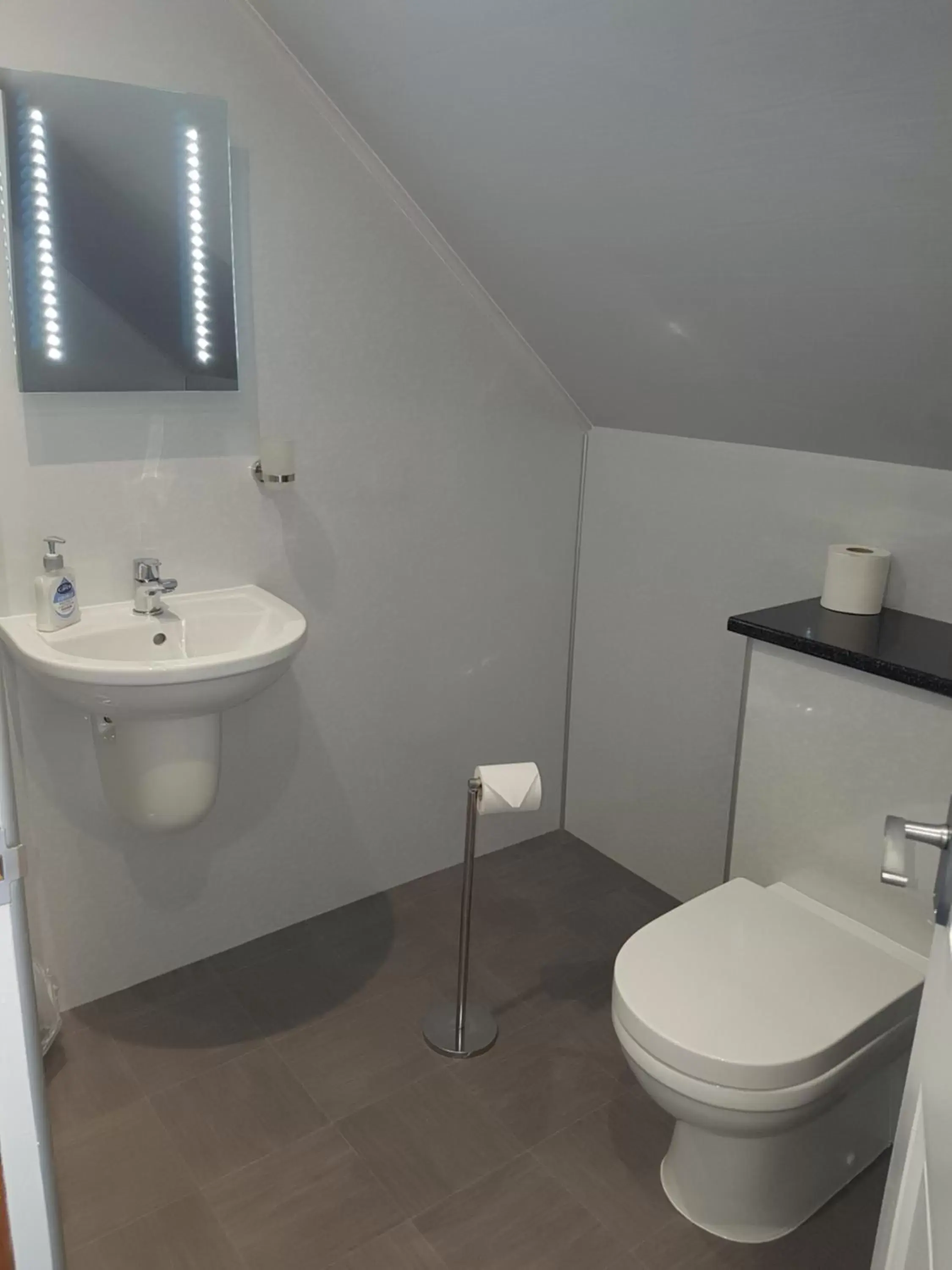Twin Room with Shower in Lindisfarne Bed & Breakfast Twin Room with Shower in Lindisfarne Bed & Breakfast