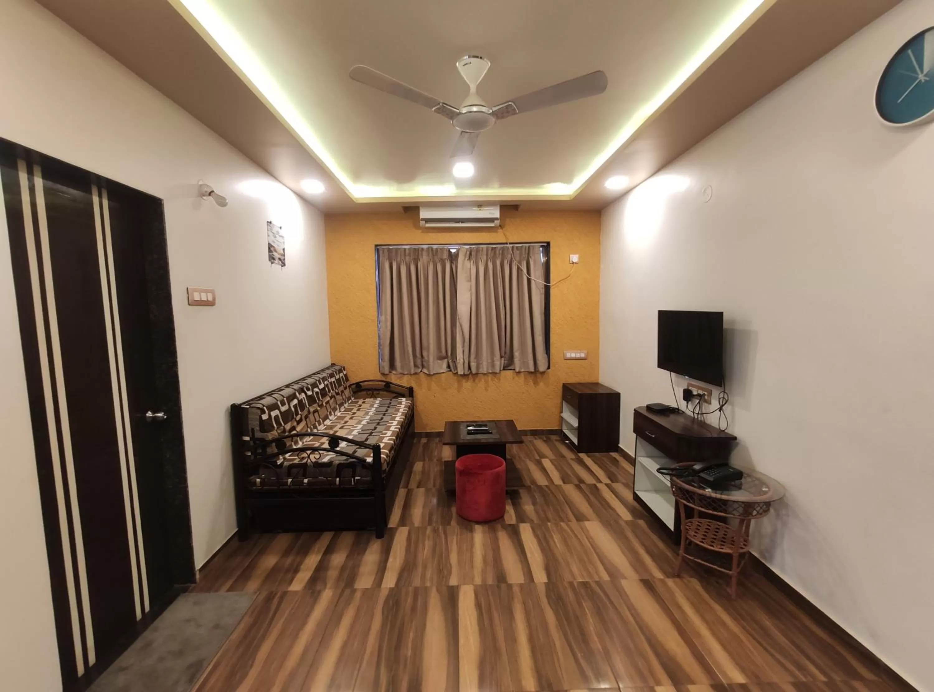 Living room, Seating Area in Pooja Villa Suites-Rooms and Pool, Igatpuri