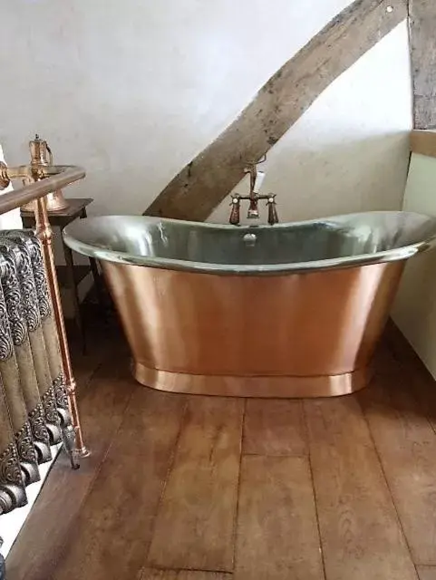 Bathroom in The Chequers Inn