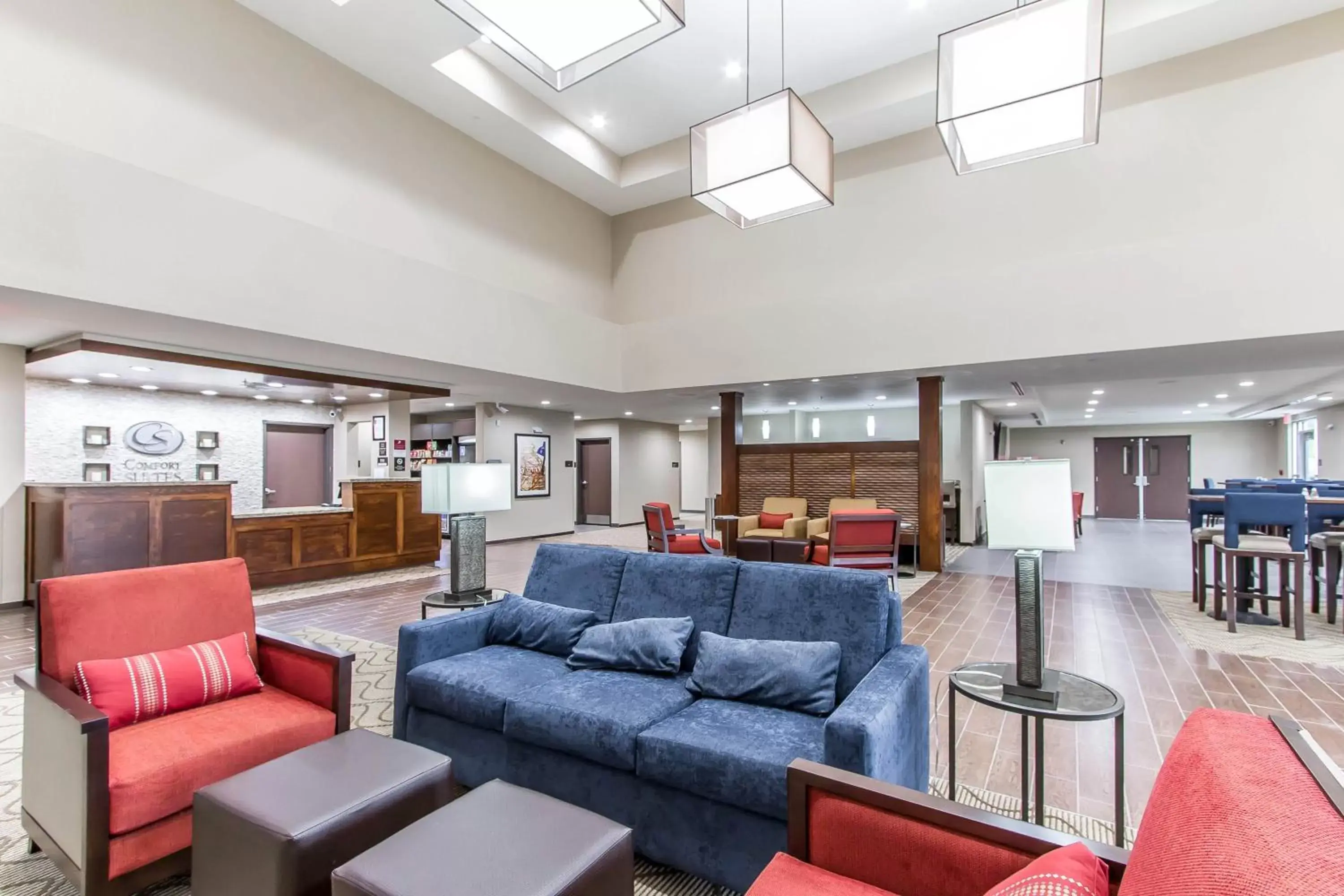 Living room, Seating Area in Comfort Suites West Omaha