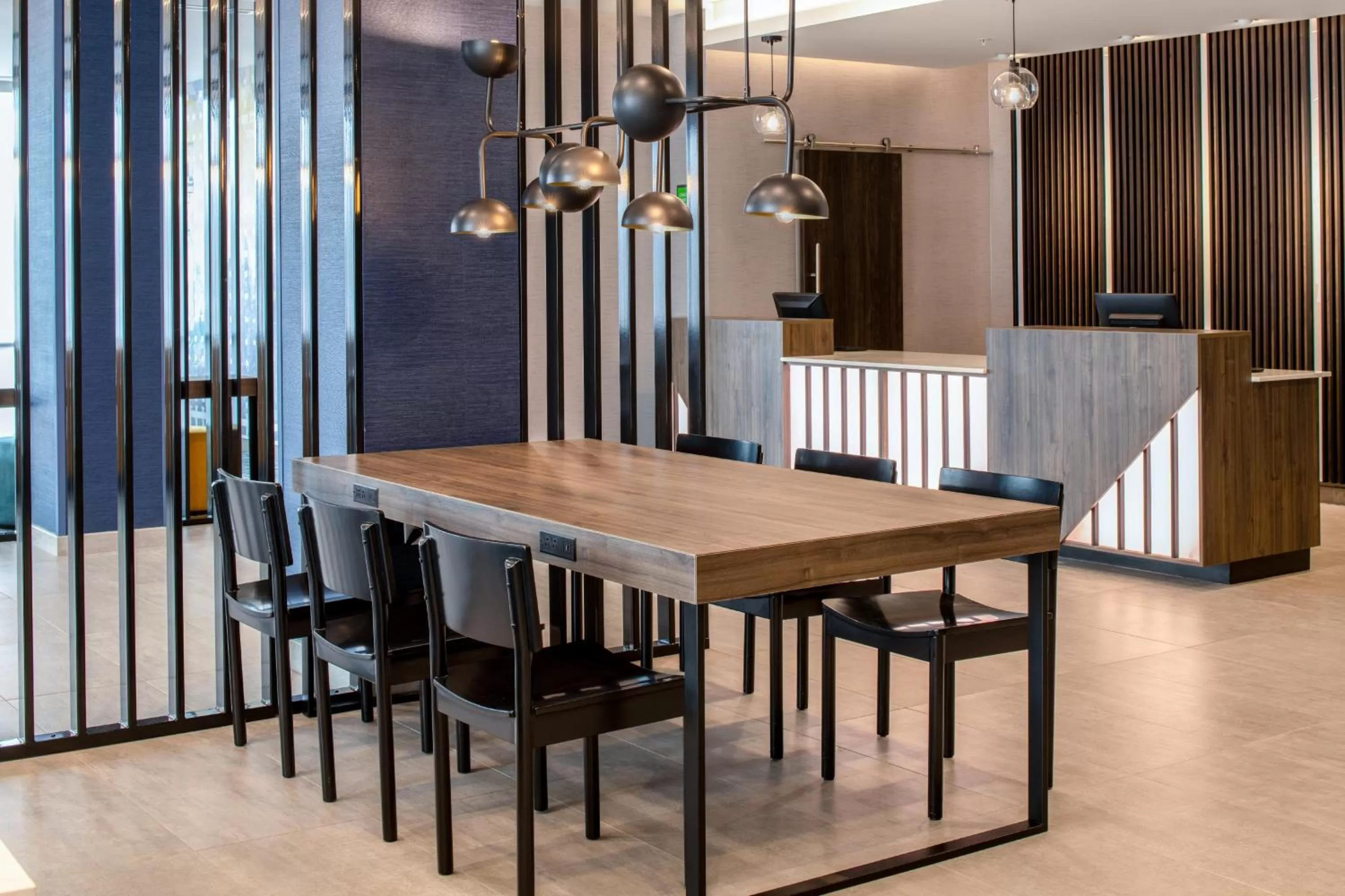 Communal lounge/ TV room in La Quinta Inn & Suites by Wyndham Spokane Downtown