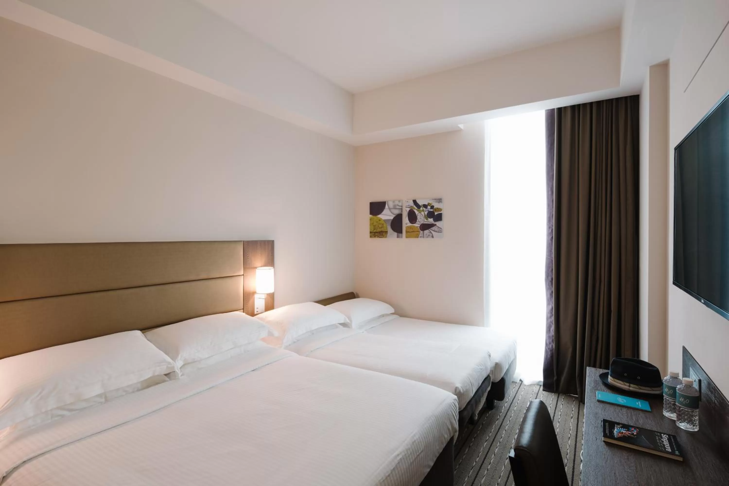 Bed in Hotel Traveltine Downtown Singapore, Trademark Collection