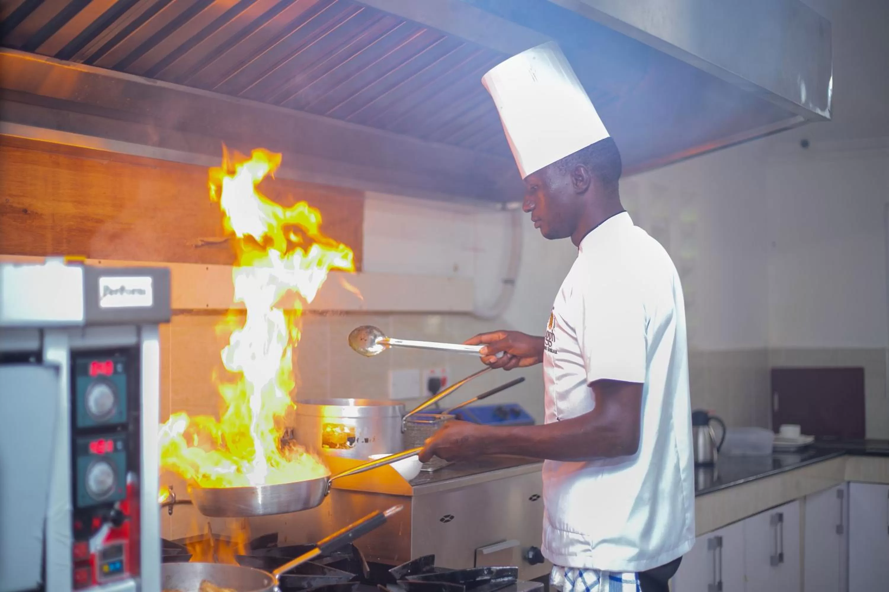 Kitchen or kitchenette in Lovely Garden Guest Home