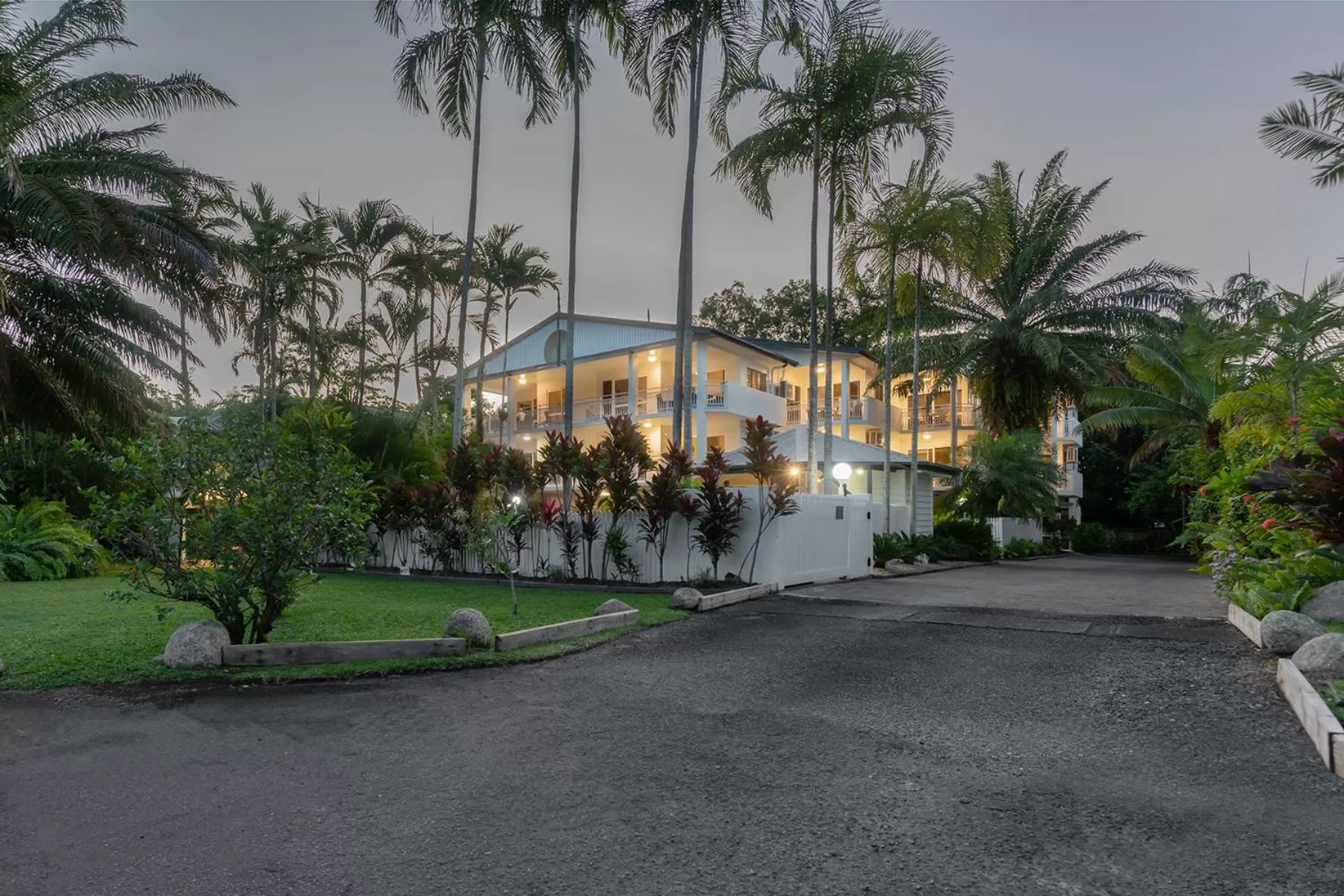 Facade/entrance in Garrick House