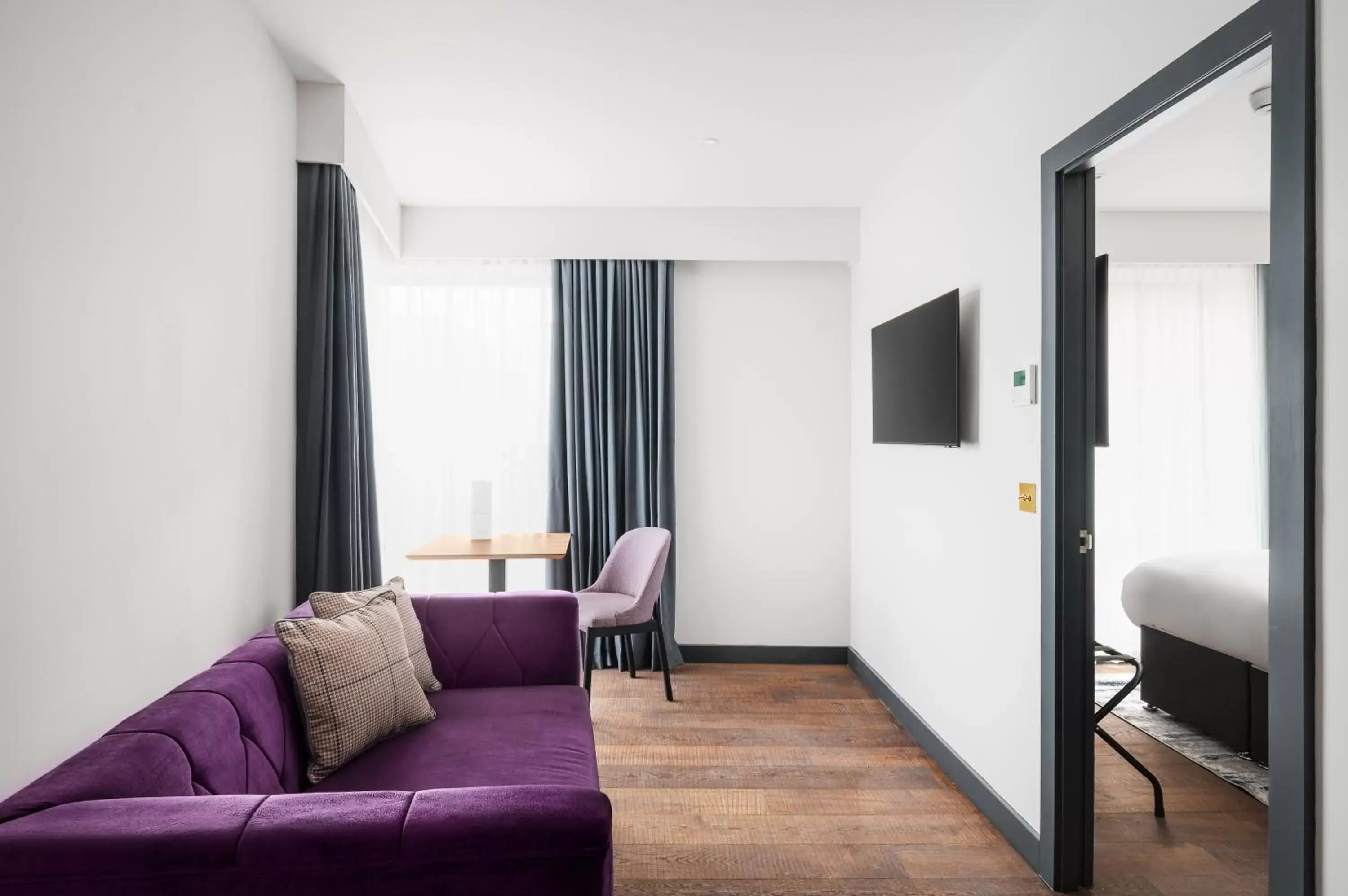 Living room, Seating Area in Staybridge Suites Brighton, an IHG Hotel