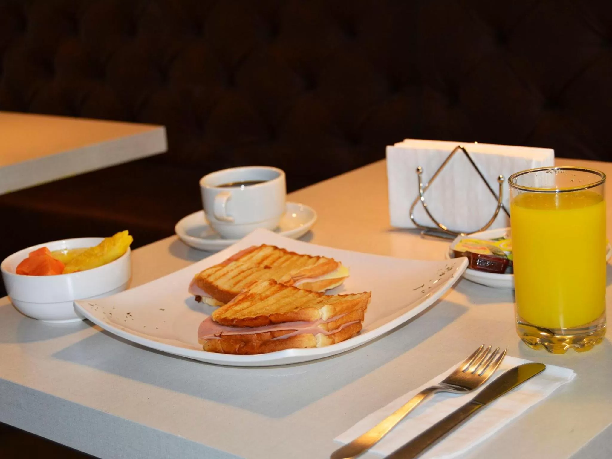 Breakfast in Lleras Green Hotel