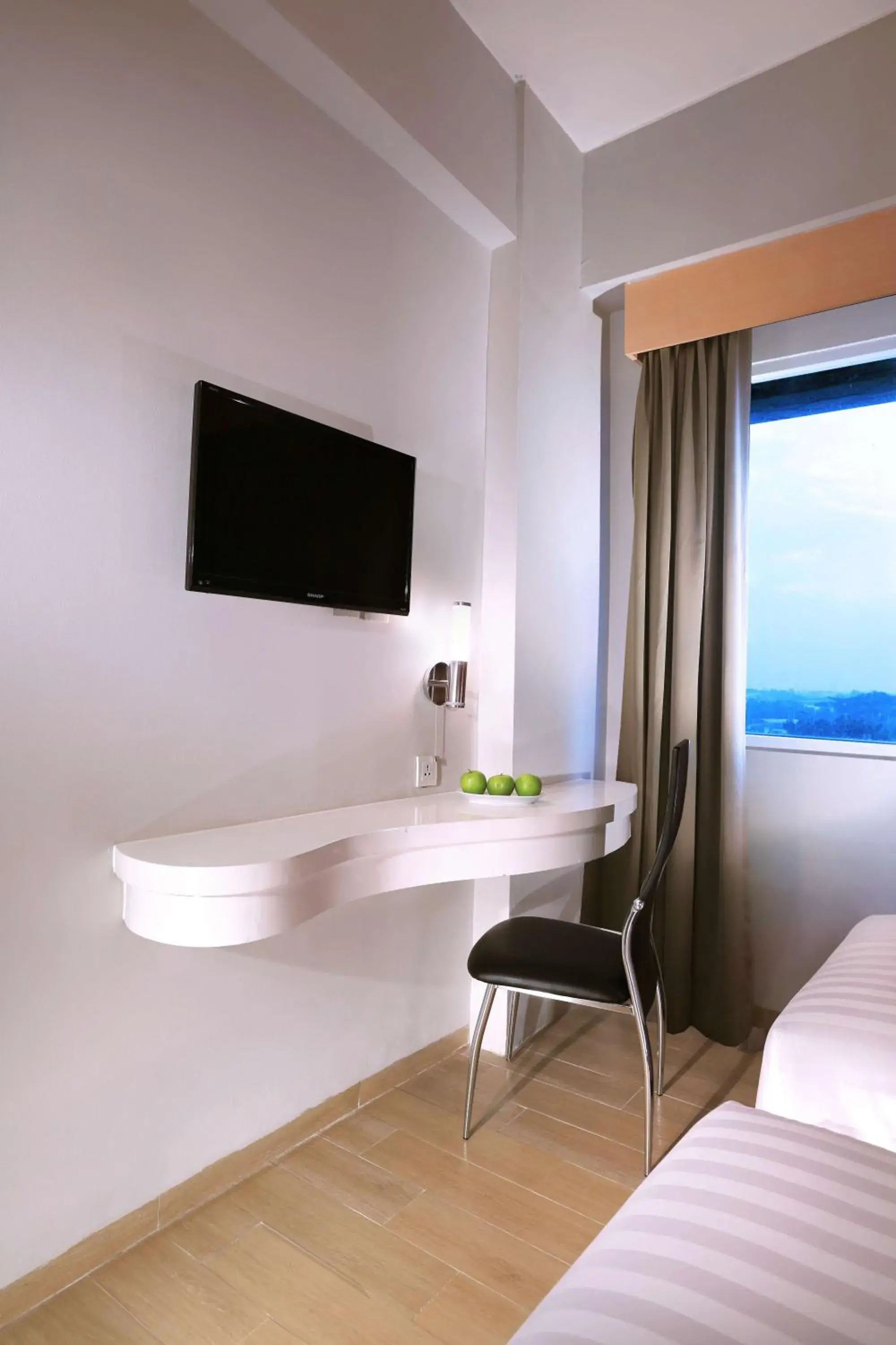 TV and multimedia, Bed in favehotel Jababeka Cikarang TV and multimedia, Bed in favehotel Jababeka Cikarang