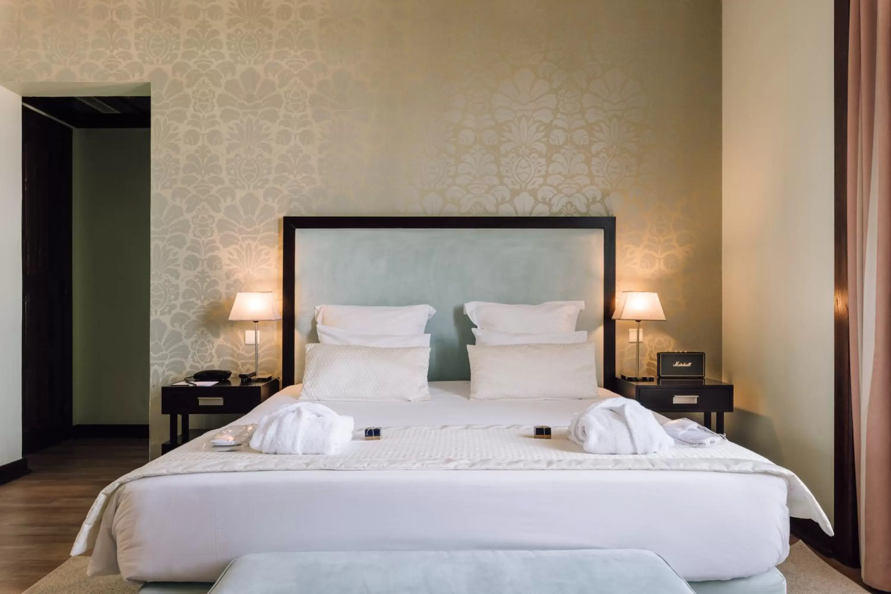 Bed in Hotel Inglaterra - Charme & Boutique
