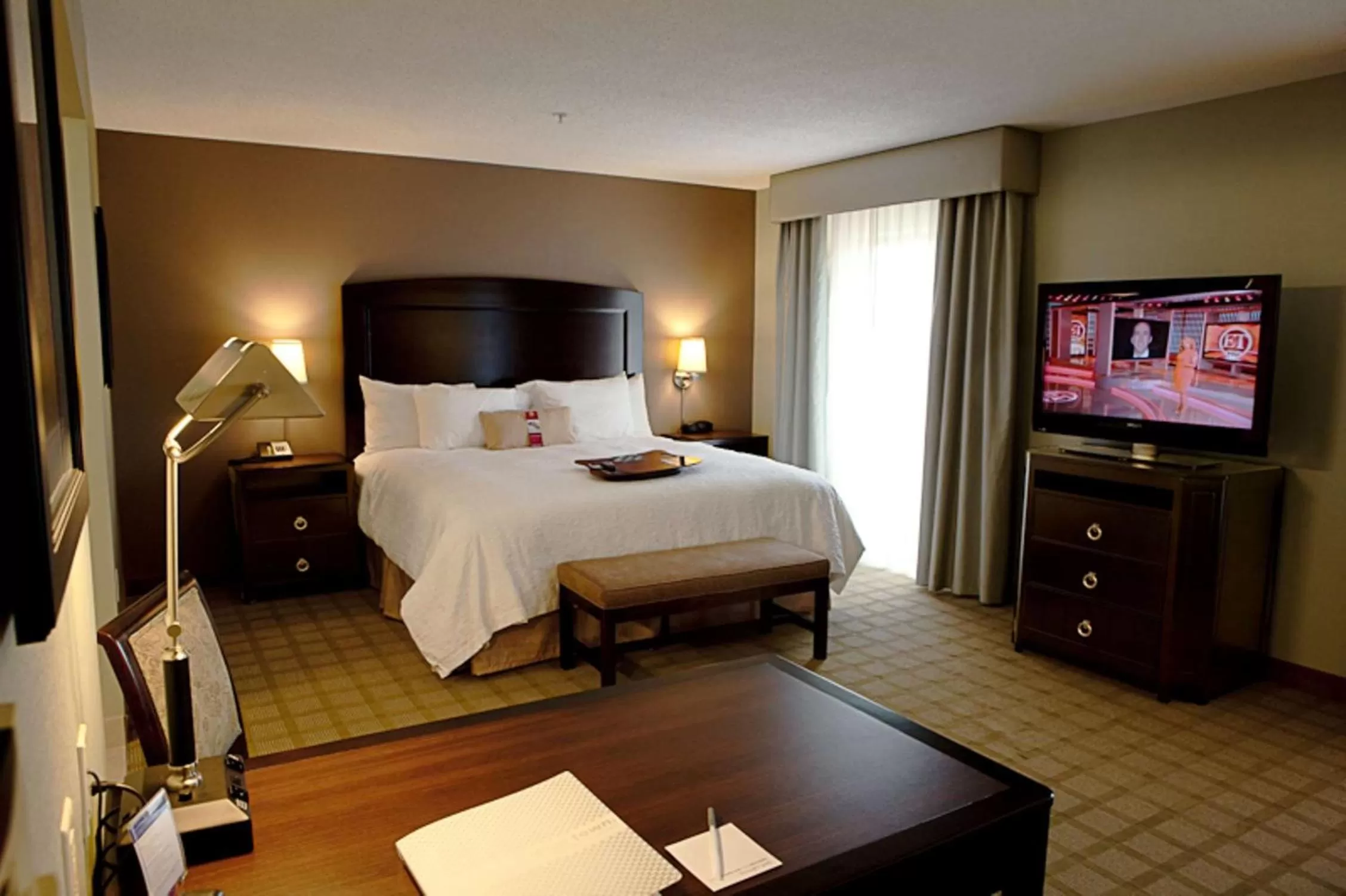 Bed in Hampton Inn & Suites Detroit-Canton