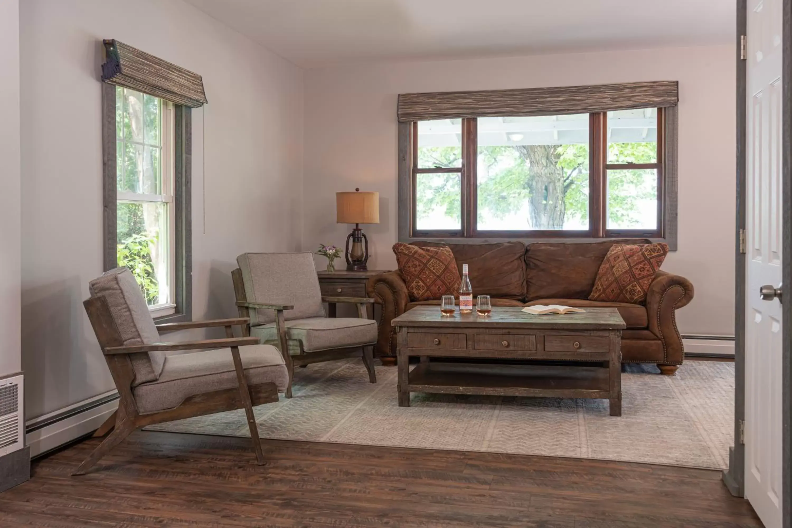 Living room, Seating Area in Lake Bomoseen Lodge