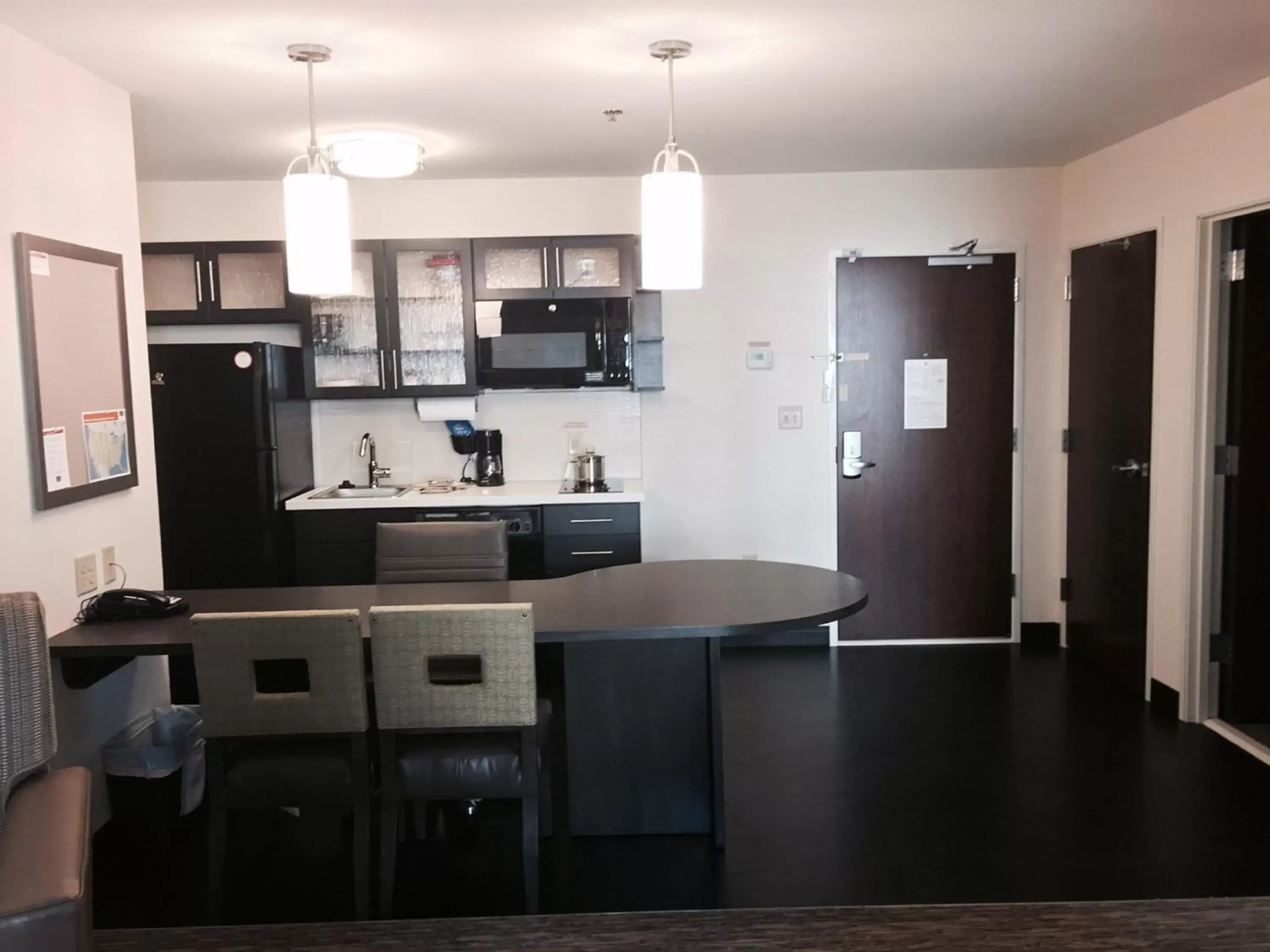 Photo of the whole room, Kitchen/Kitchenette in Candlewood Suites Youngstown W - I-80 Niles Area, an IHG Hotel