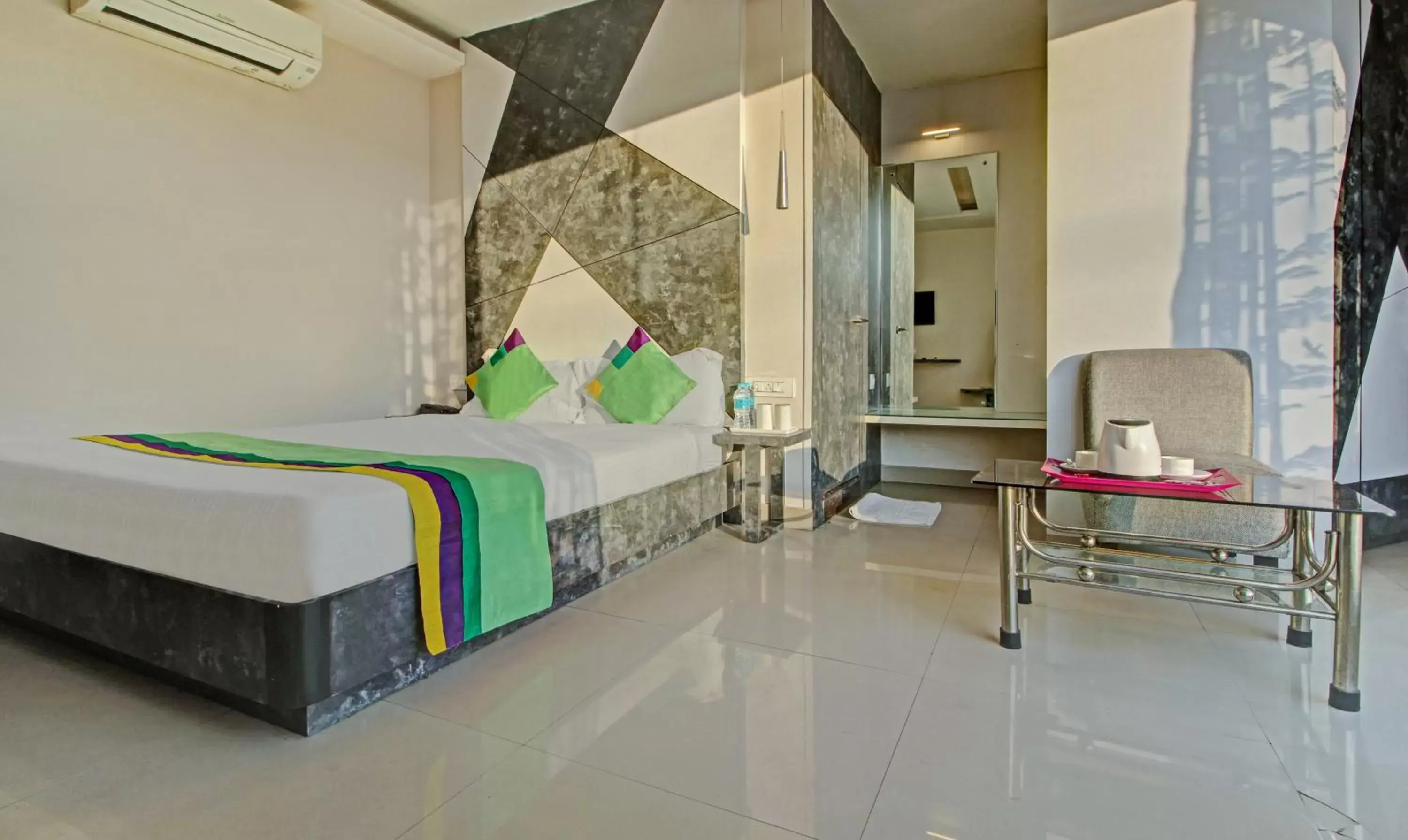 Deluxe Double Room in Treebo Trend Glassotel Ruby Deluxe Double Room in Treebo Trend Glassotel Ruby