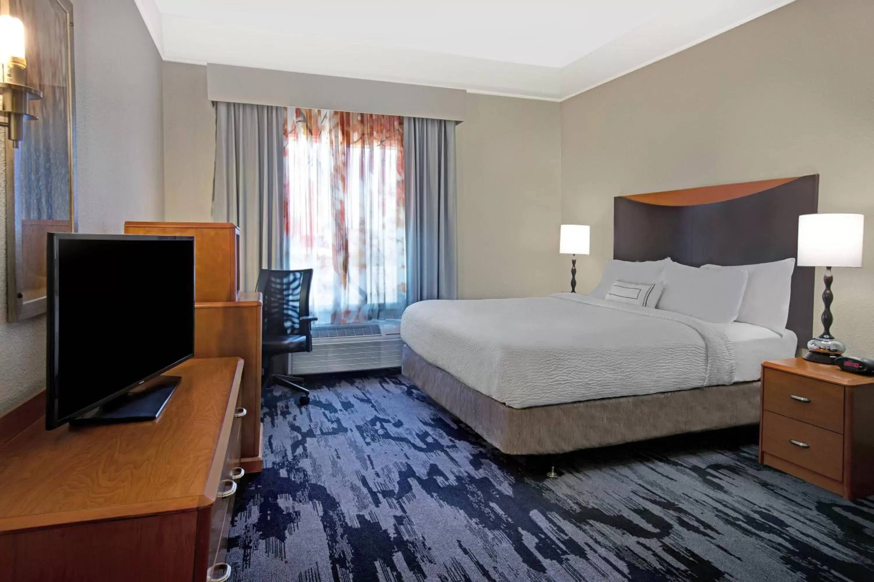 Photo of the whole room, Bed in Fairfield Inn and Suites Carlsbad