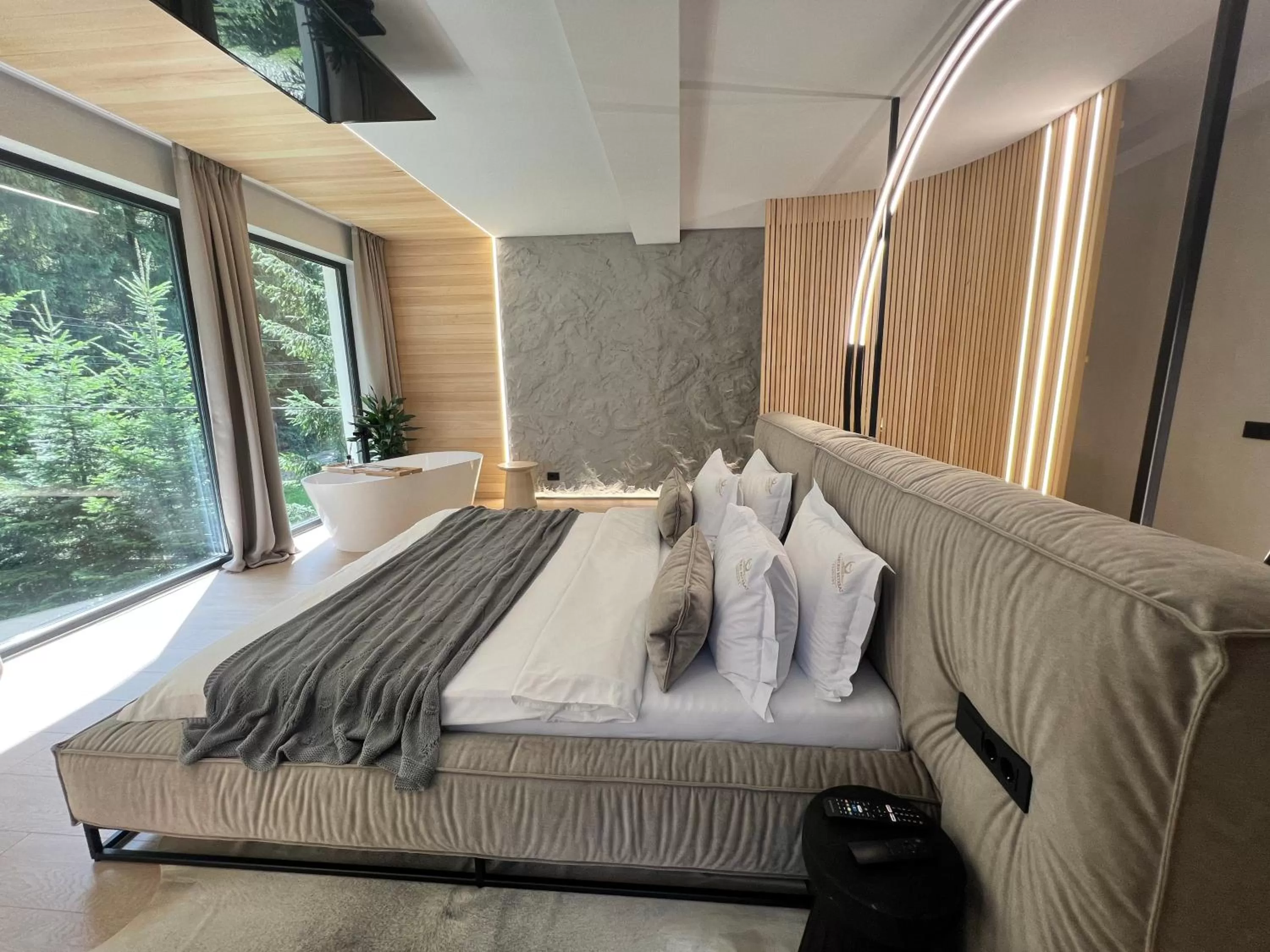 Bed in Garden Retreat Junior