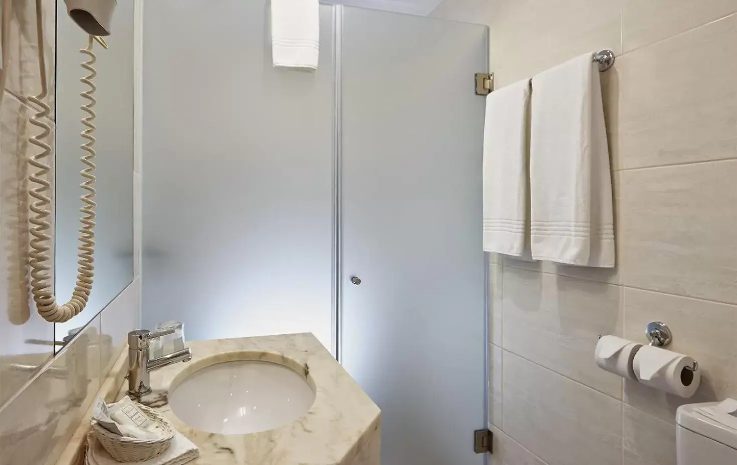 Shower, Bathroom in Hotel Madeira