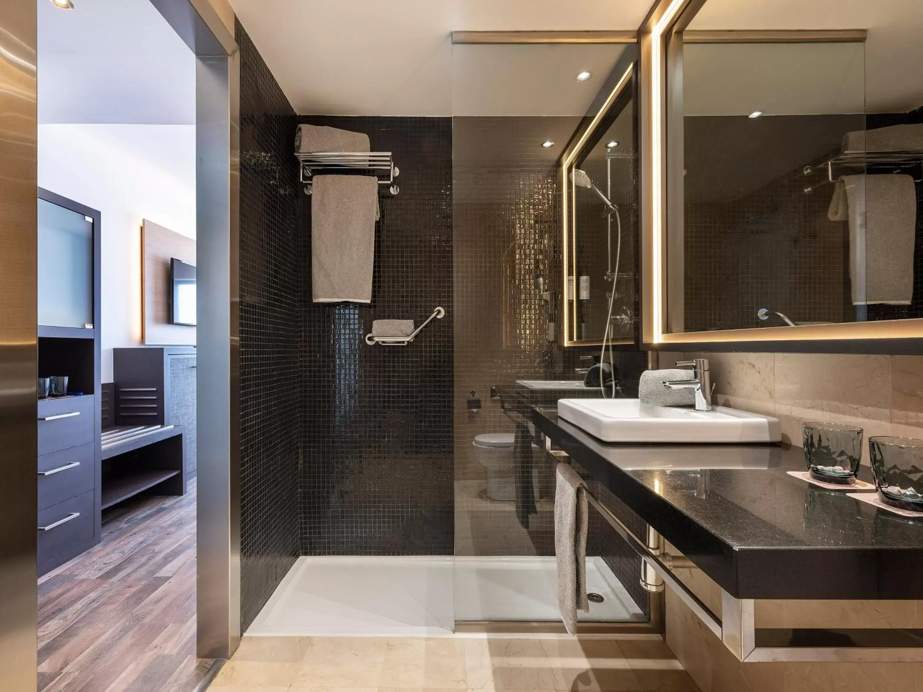 Shower, Bathroom in Hotel Cádiz Paseo del Mar, Affiliated by Meliá