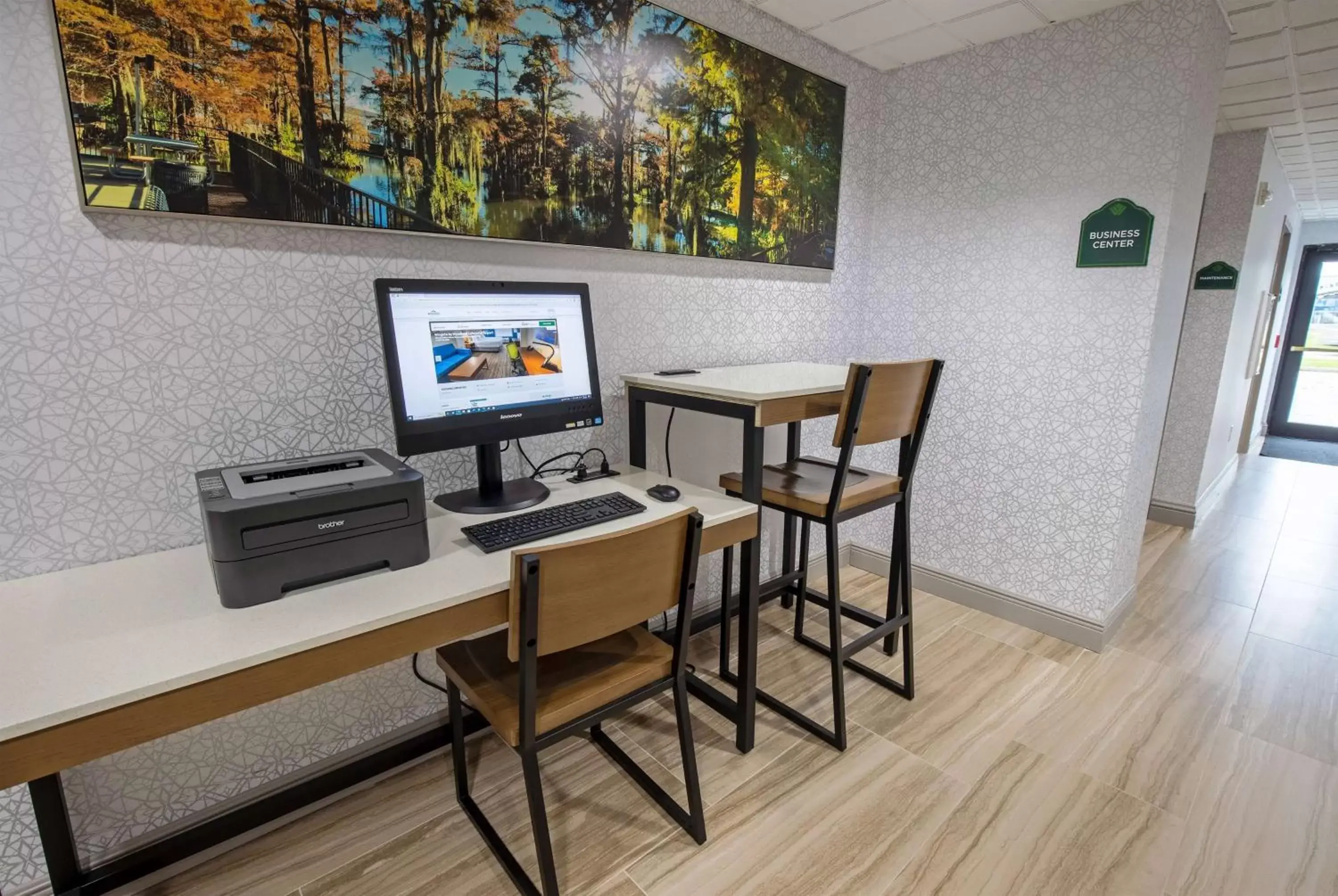 Business facilities in Wingate by Wyndham Lafayette Airport