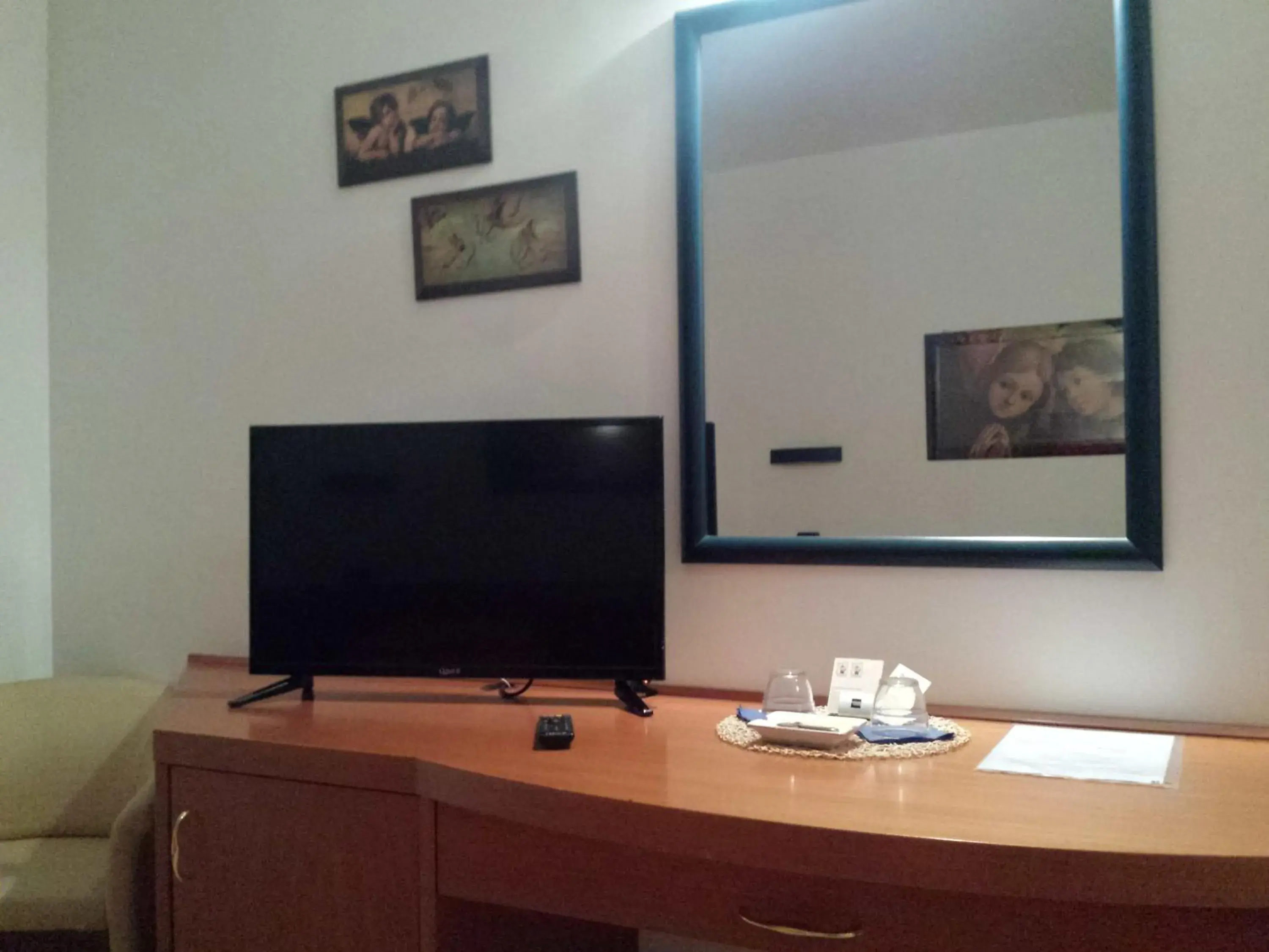 Photo of the whole room, TV/Entertainment Center in Hotel Softwood