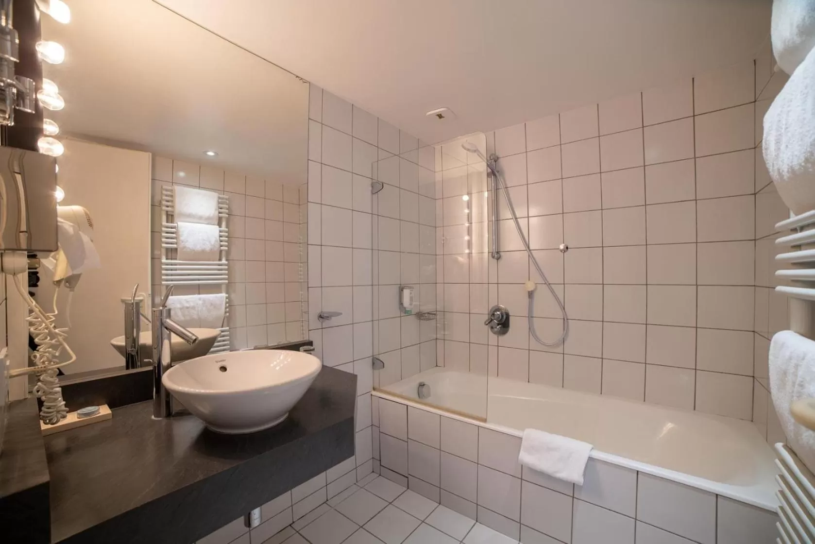 Bathroom in Hôtel du Palais de l'Isle