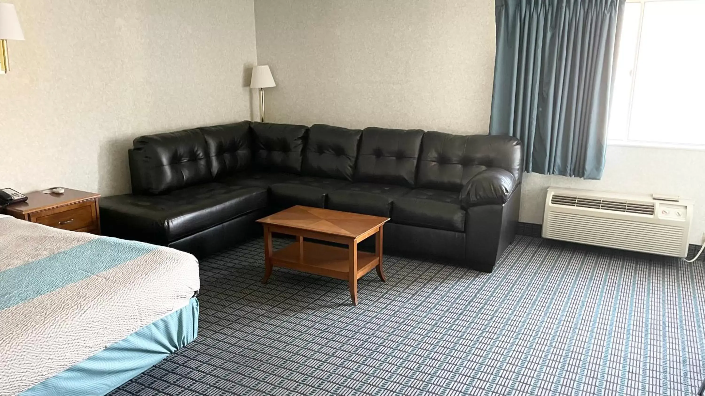 Seating Area in Motel 6 McGraw, NY - Cortland