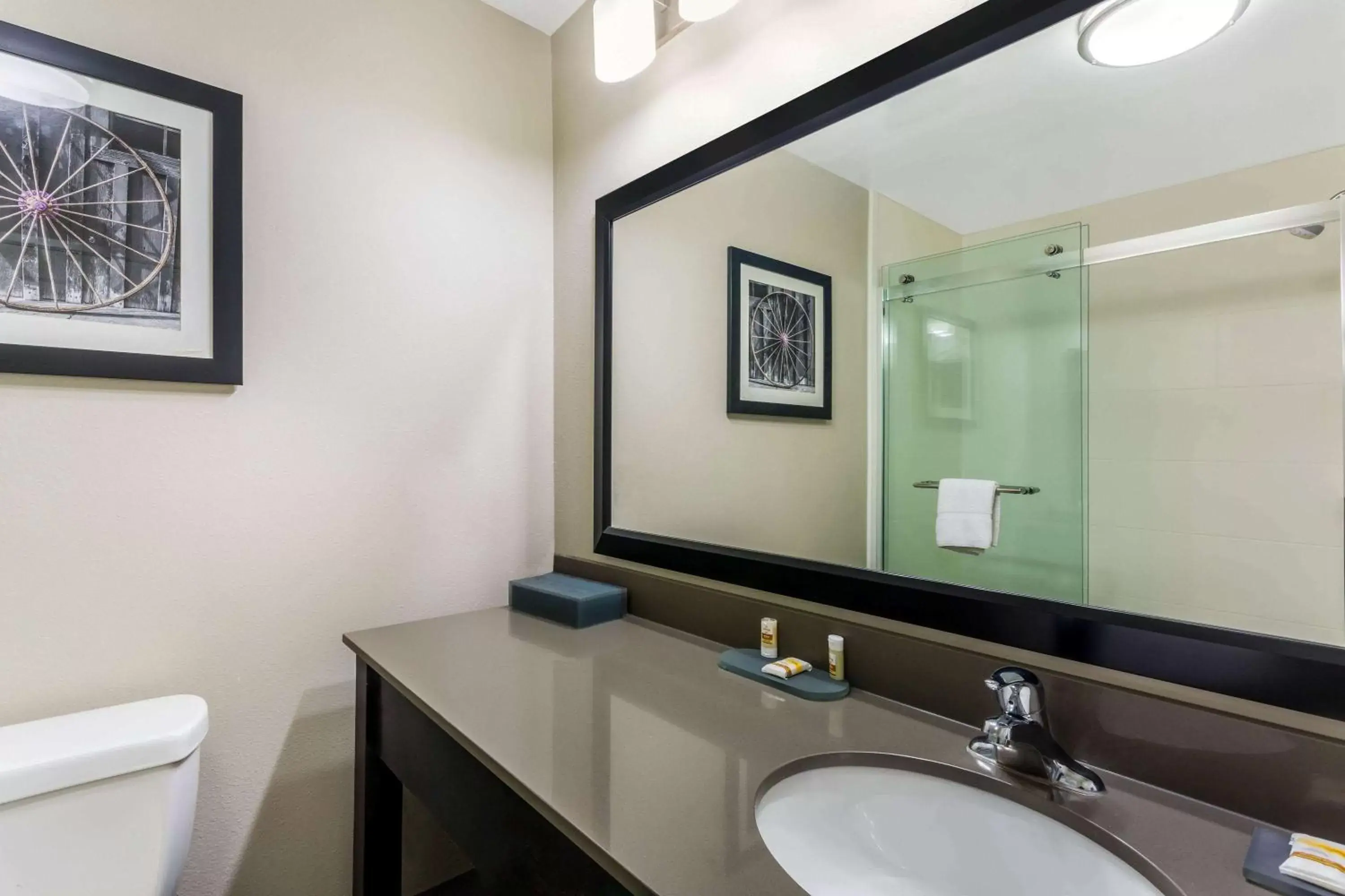 Bathroom in La Quinta by Wyndham Monahans