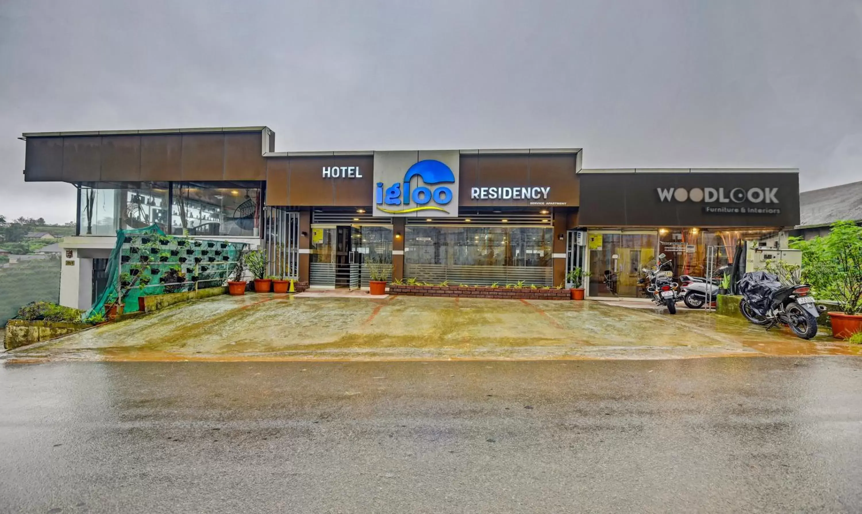 Property building in Itsy Hotels Igloo Residency, 400 Meters From Raja Seat Garden Property building in Itsy Hotels Igloo Residency, 400 Meters From Raja Seat Garden