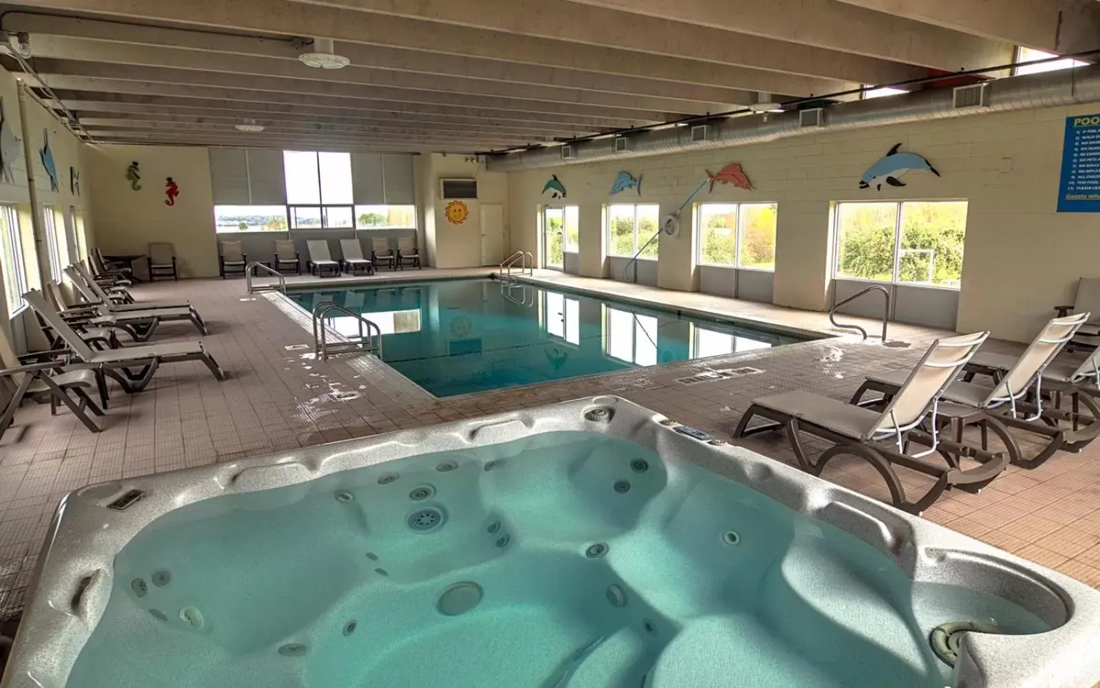 Hot Tub, Swimming Pool in Old Orchard Inn