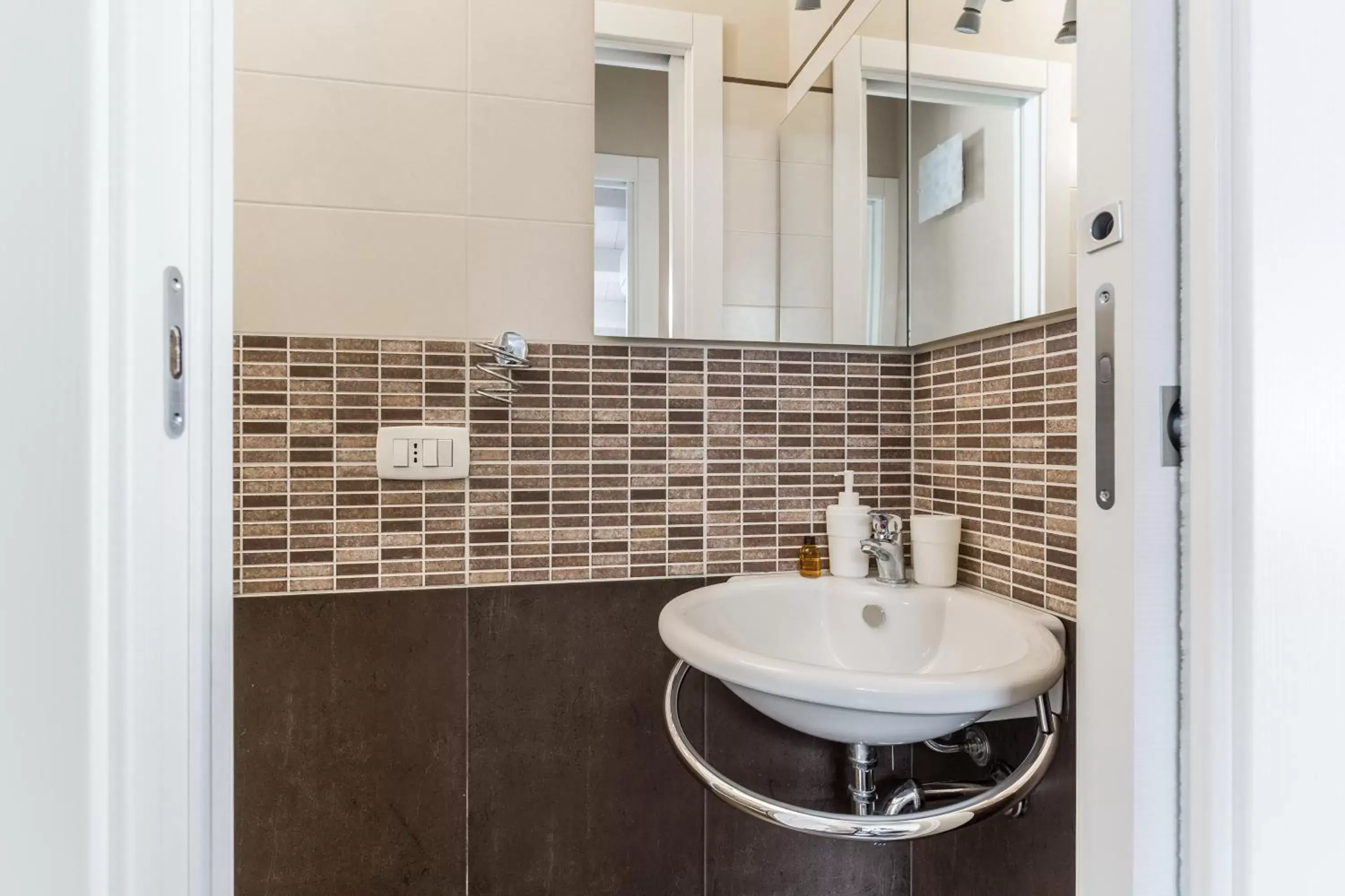 Bathroom in Modica for Family - Rooms and Apartments