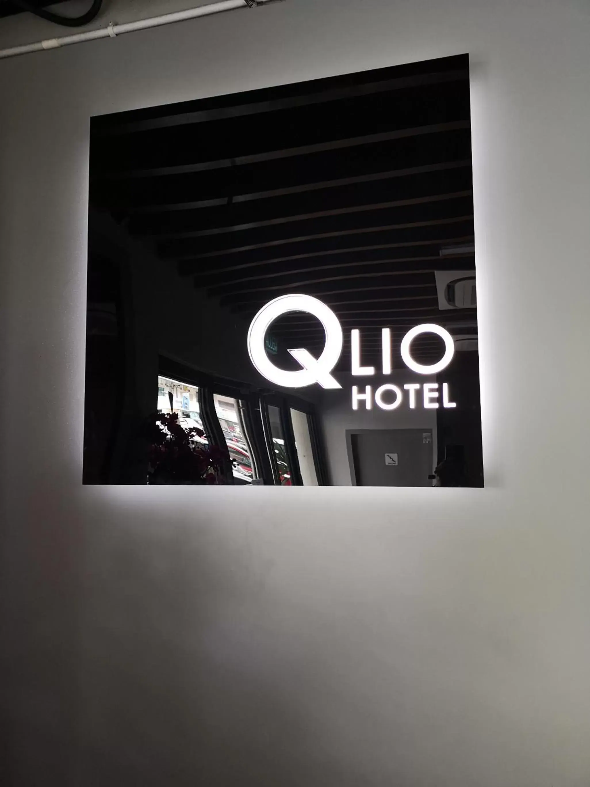 Logo/Certificate/Sign in Qlio Hotel