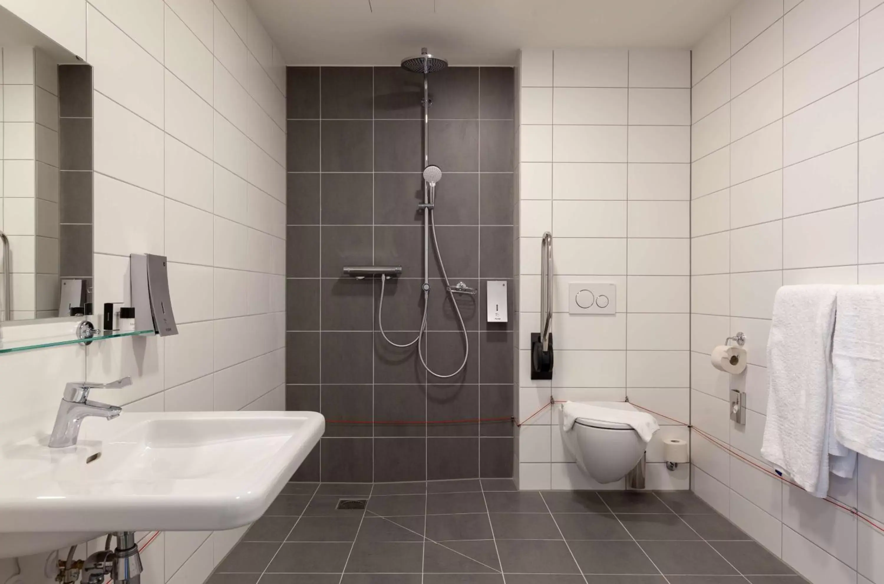 Photo of the whole room, Bathroom in Best Western Plus Hotel Amstelveen