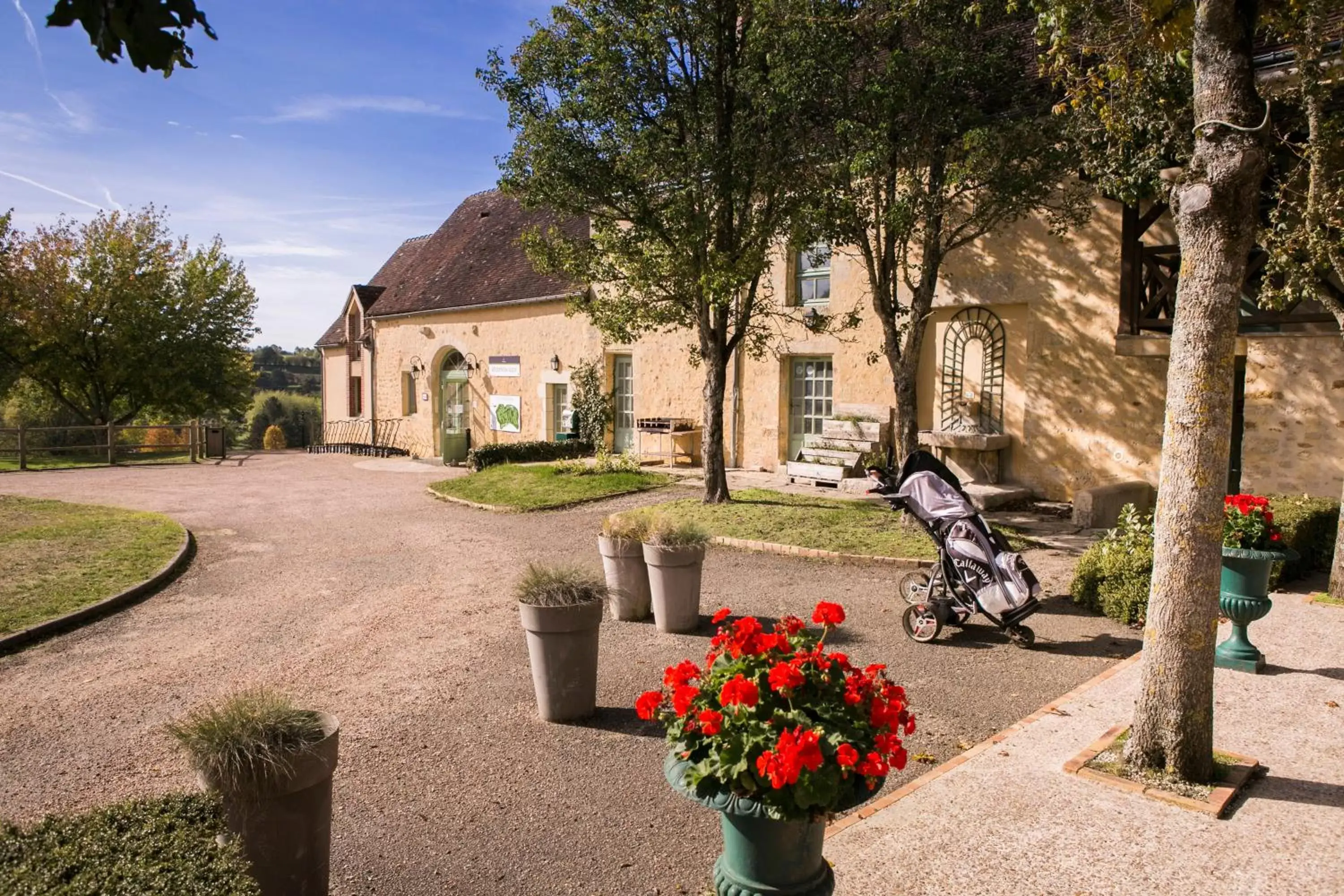 Facade/entrance, Property Building in Hôtel Résidence Normandy Country Club by Popinns