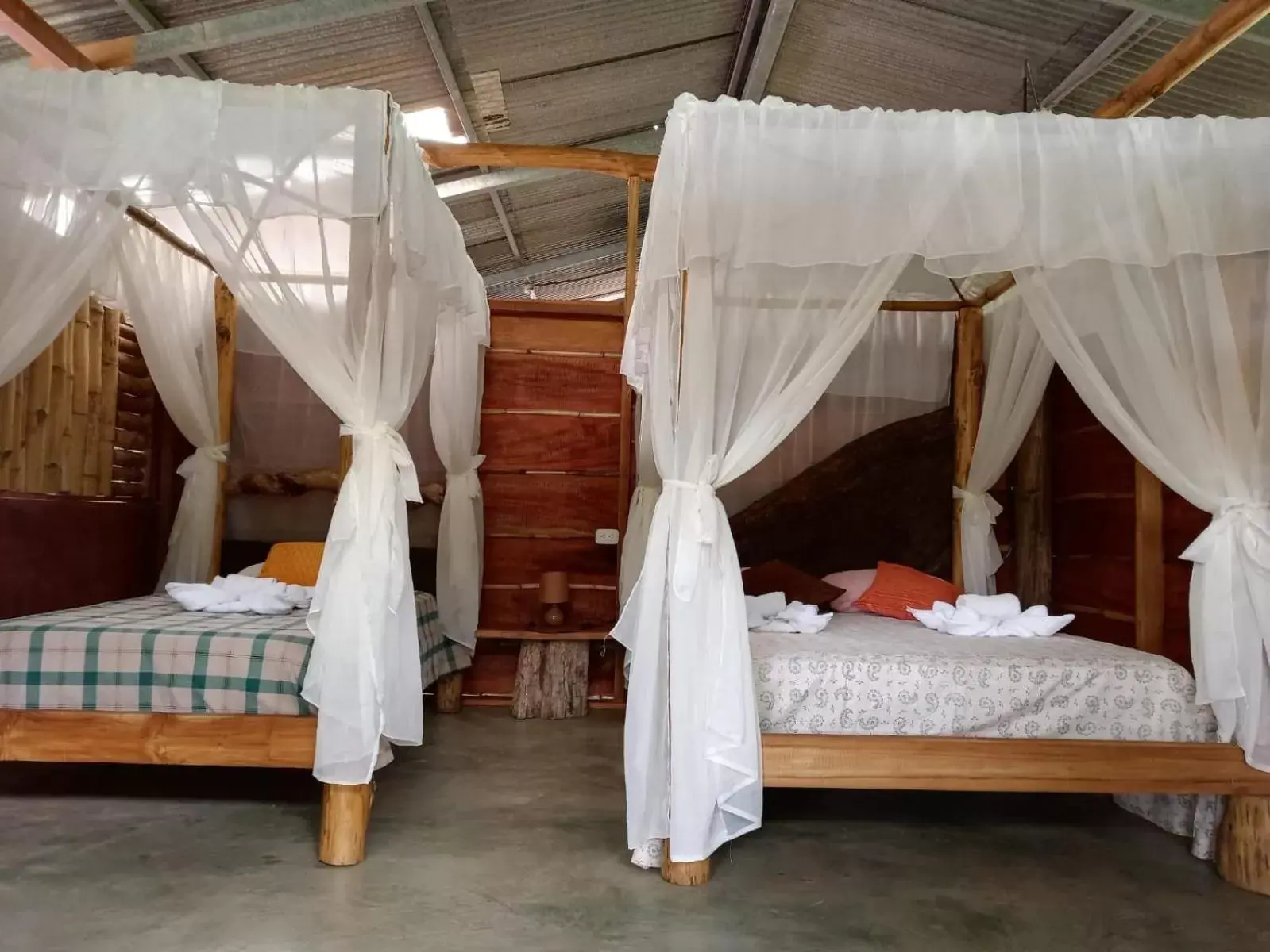 Bed in Iguanitas Lodge