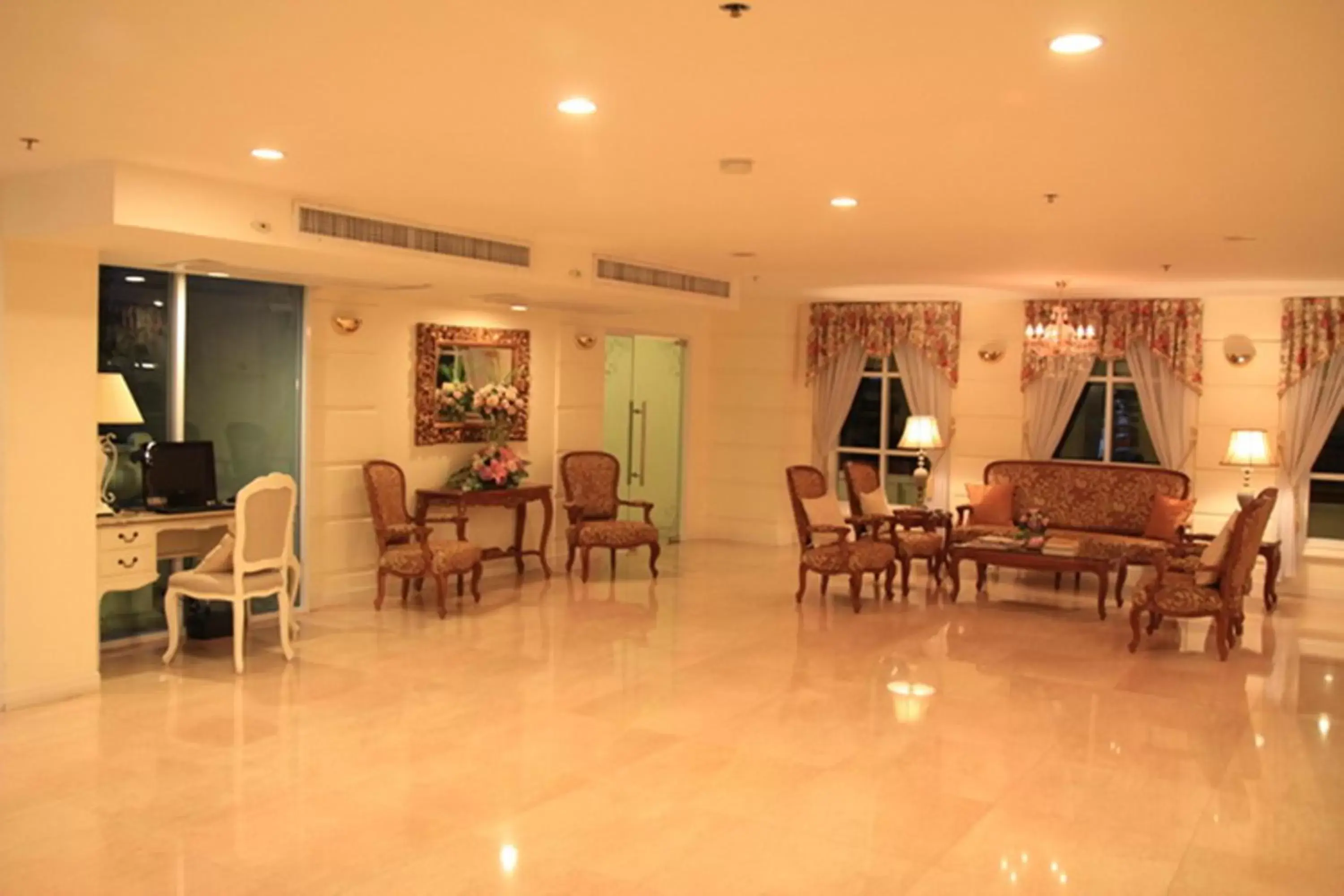 Lobby or reception, Dining Area in Romance Hotel Bangna