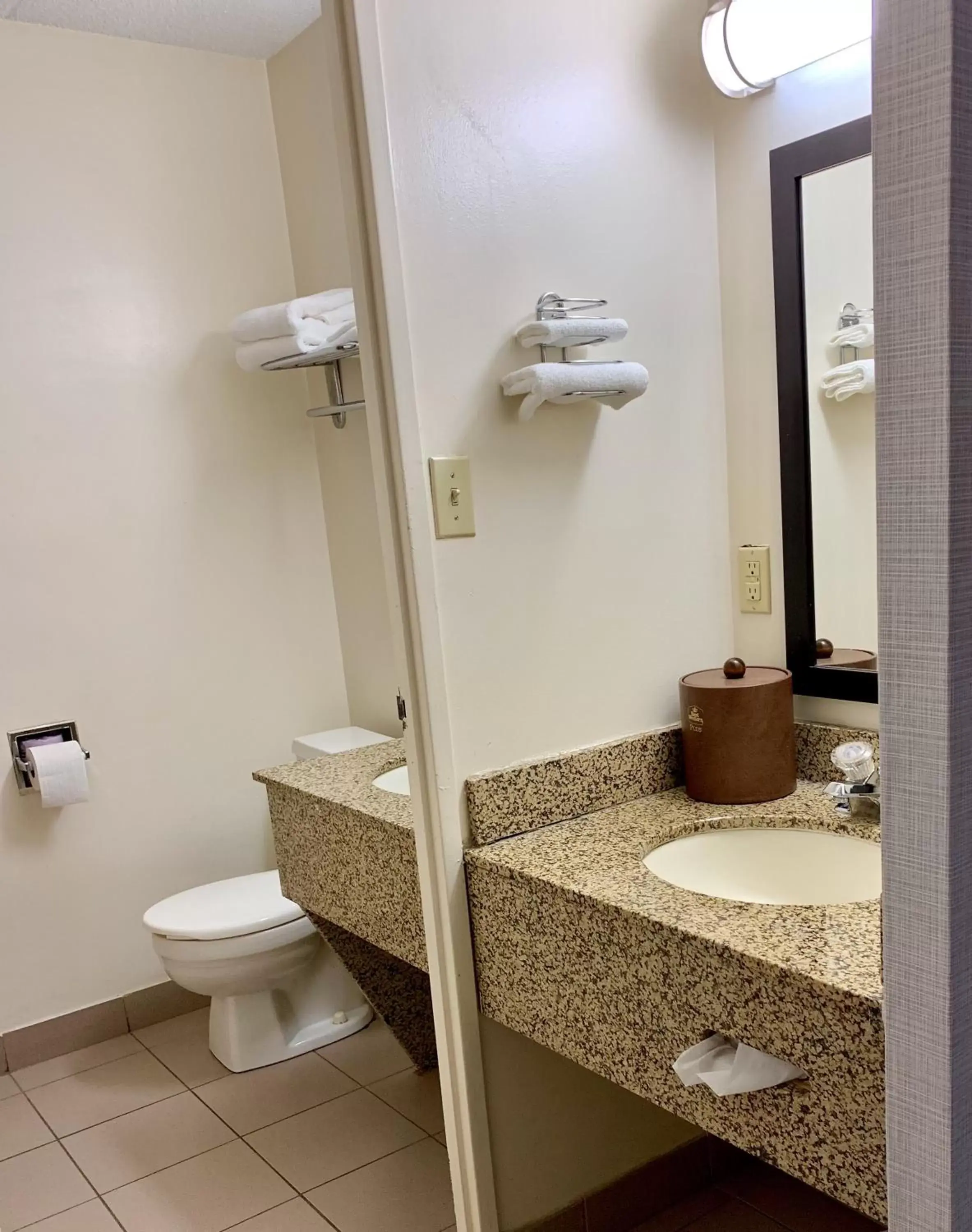 Bathroom in Super 5 Inn