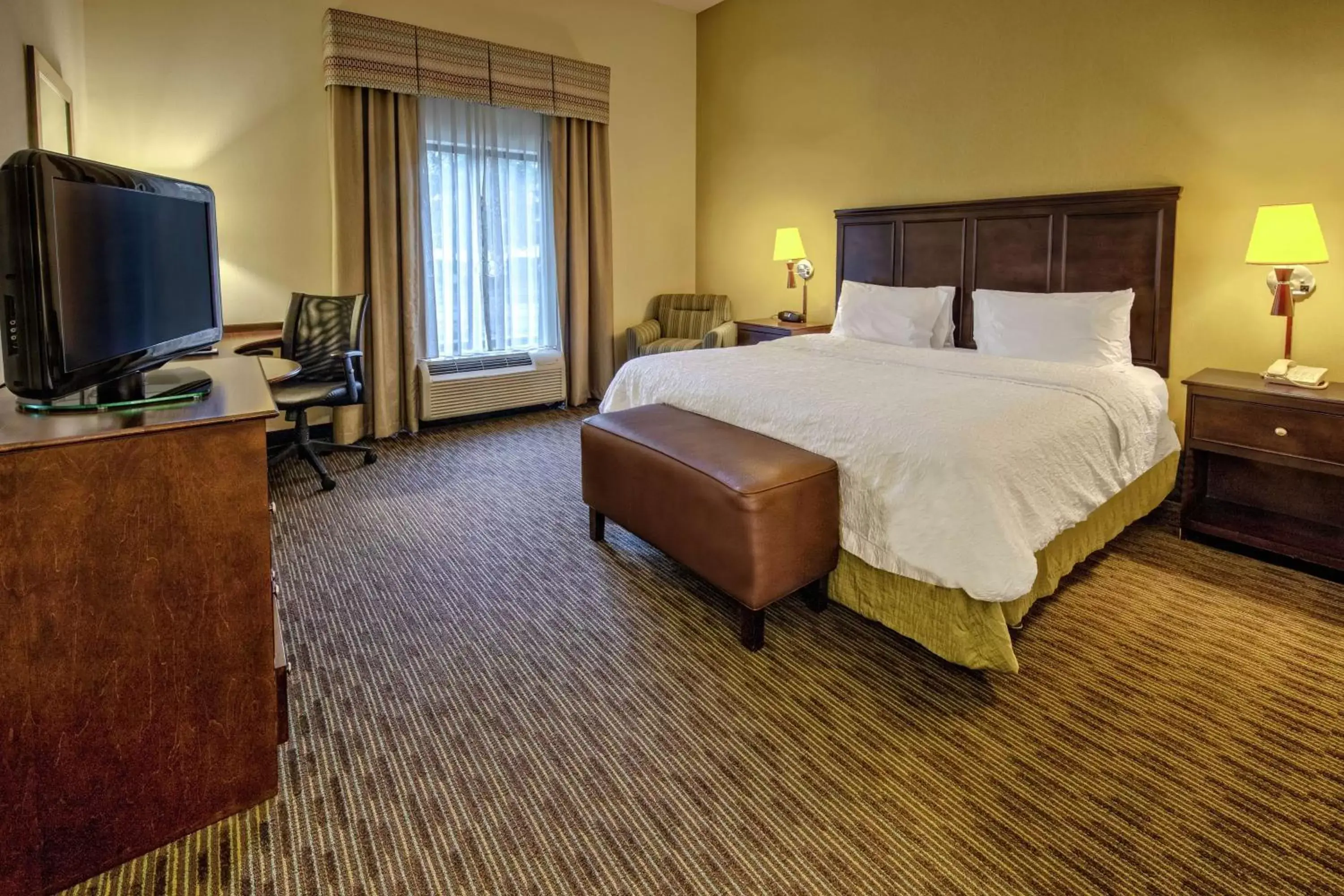 Bedroom, Bed in Hampton Inn & Suites Birmingham/280 East-Eagle Point