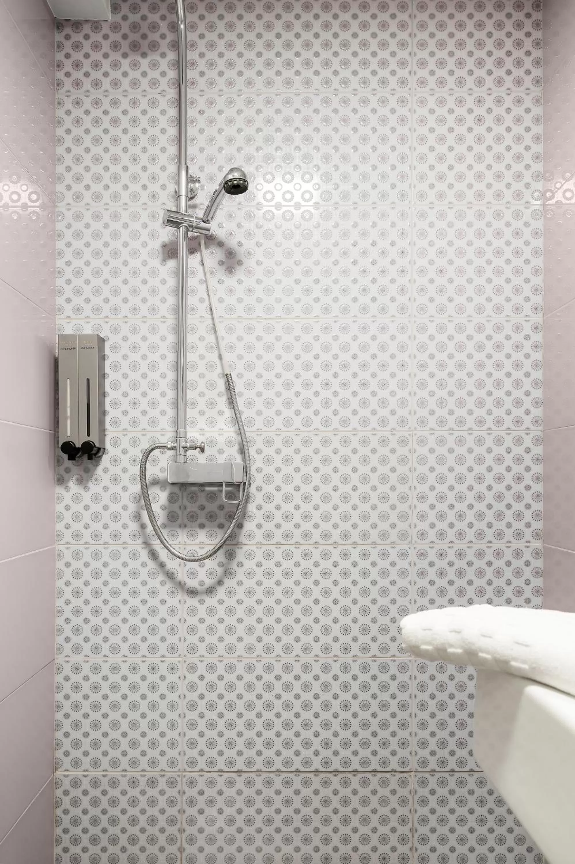 Shower in Hotel Point