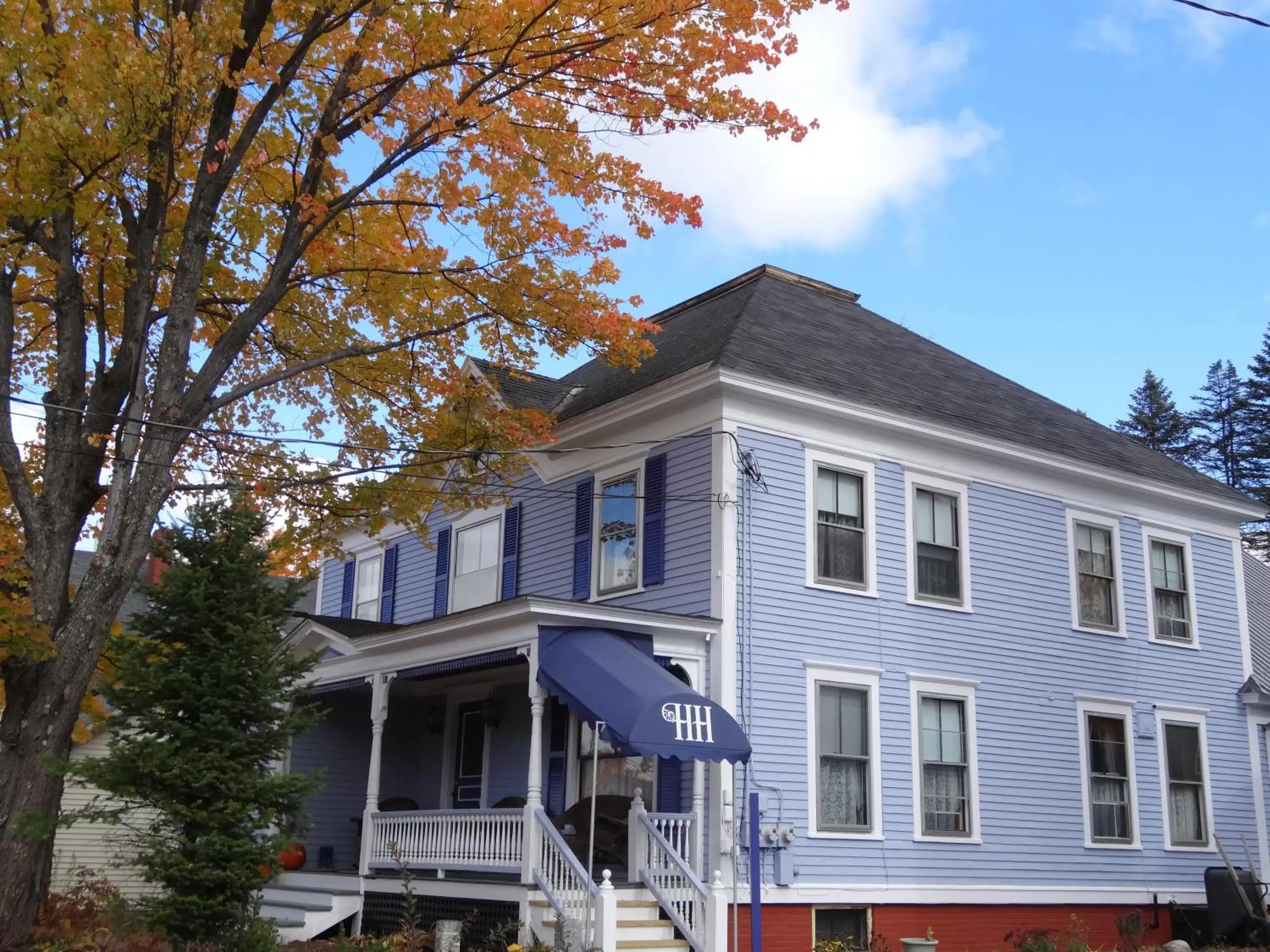 Autumn, Property Building in Holidae House Bed & Breakfast