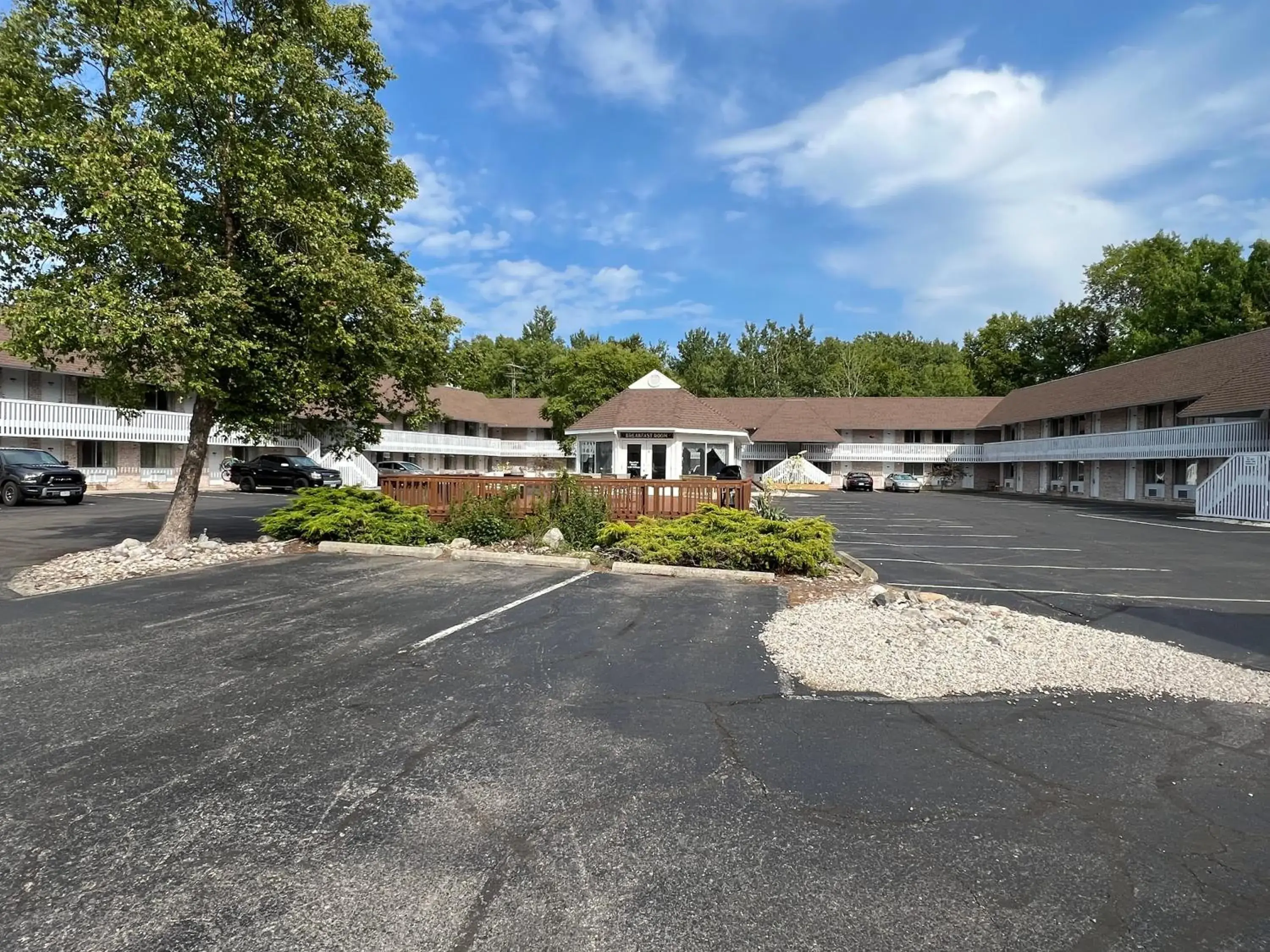 Property Building in Americas Best Value Inn Mackinaw City