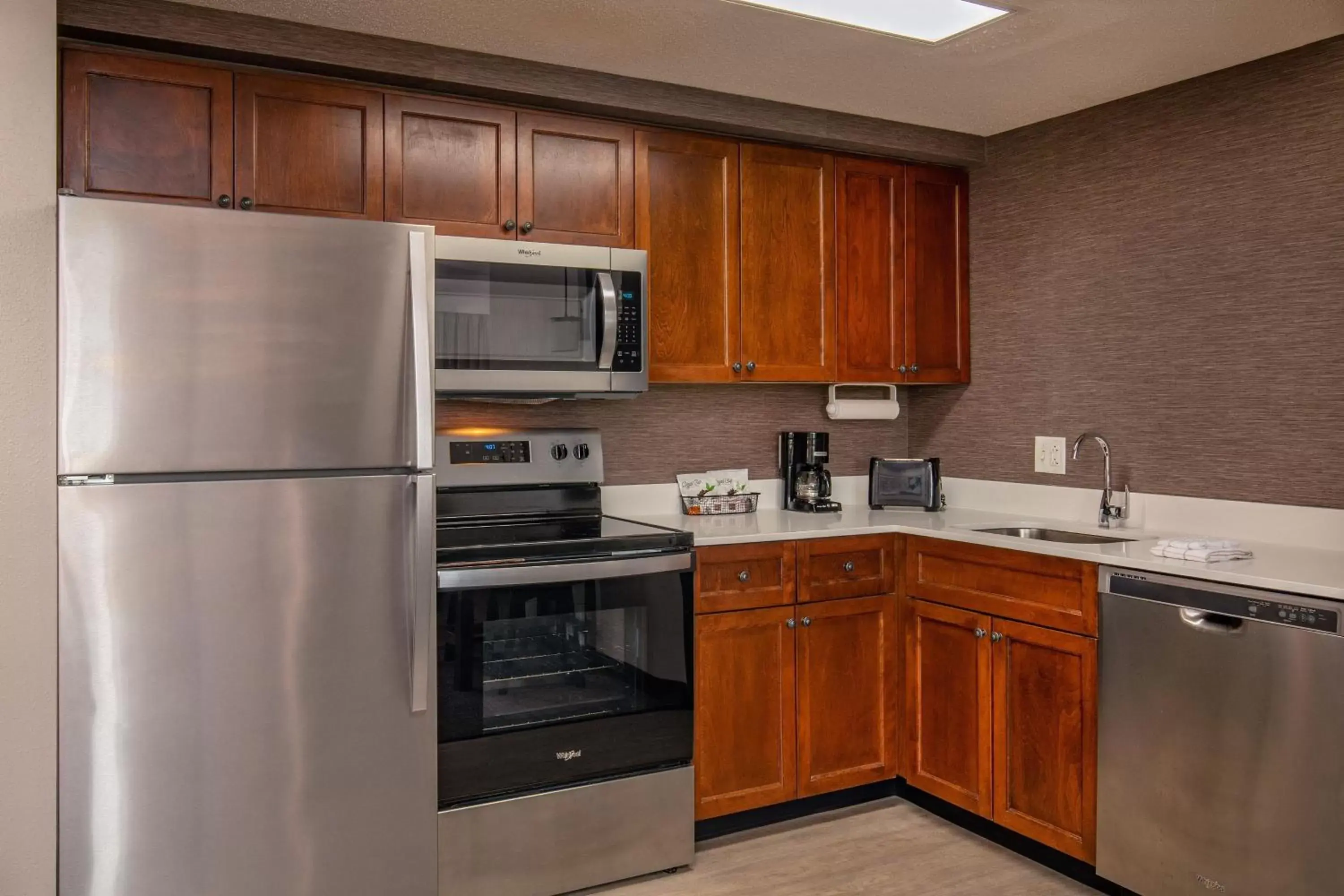 Kitchen or kitchenette, Kitchen/Kitchenette in Residence Inn by Marriott Norfolk Airport