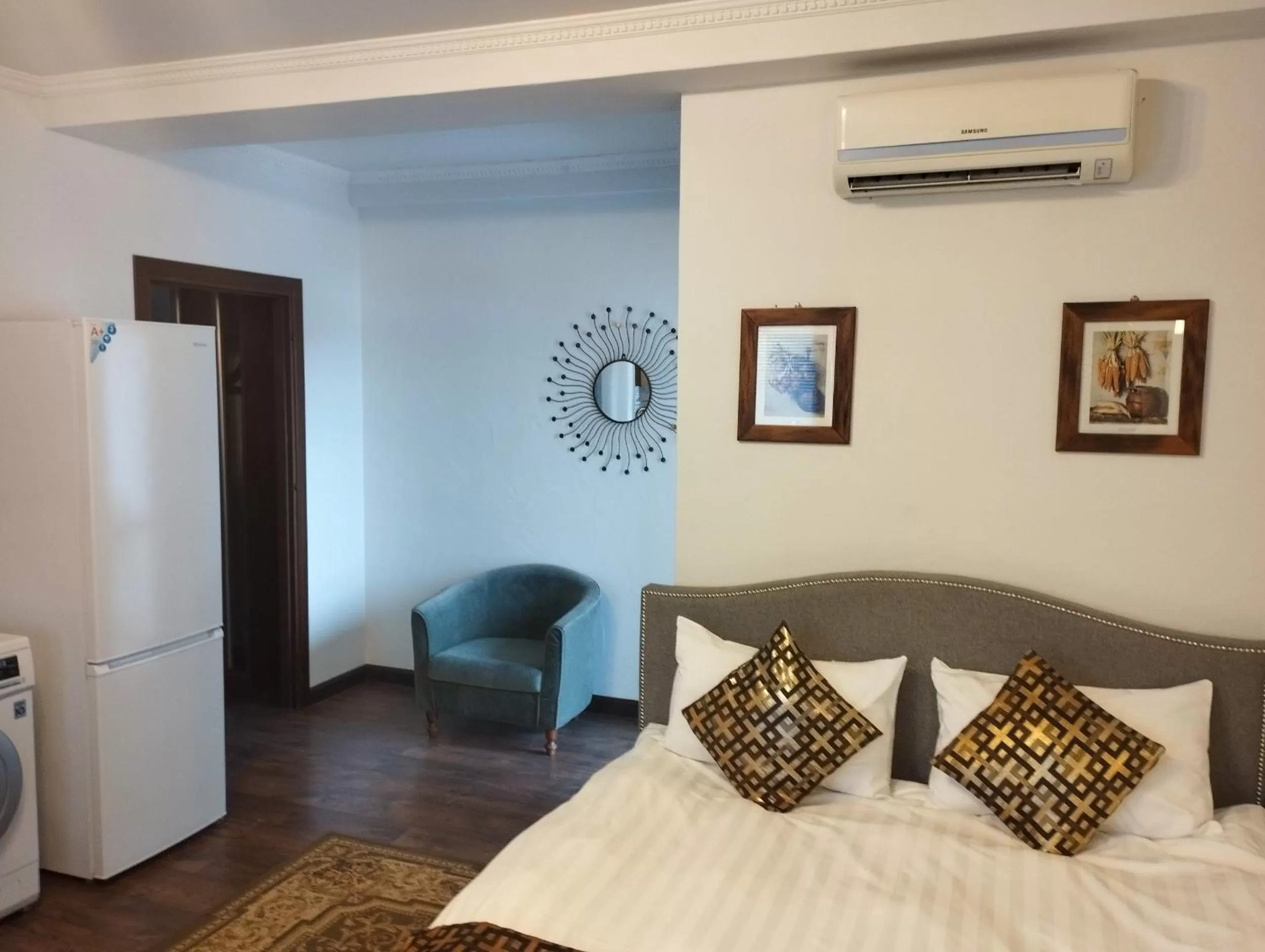 Photo of the whole room, Bed in Klassik Hotel