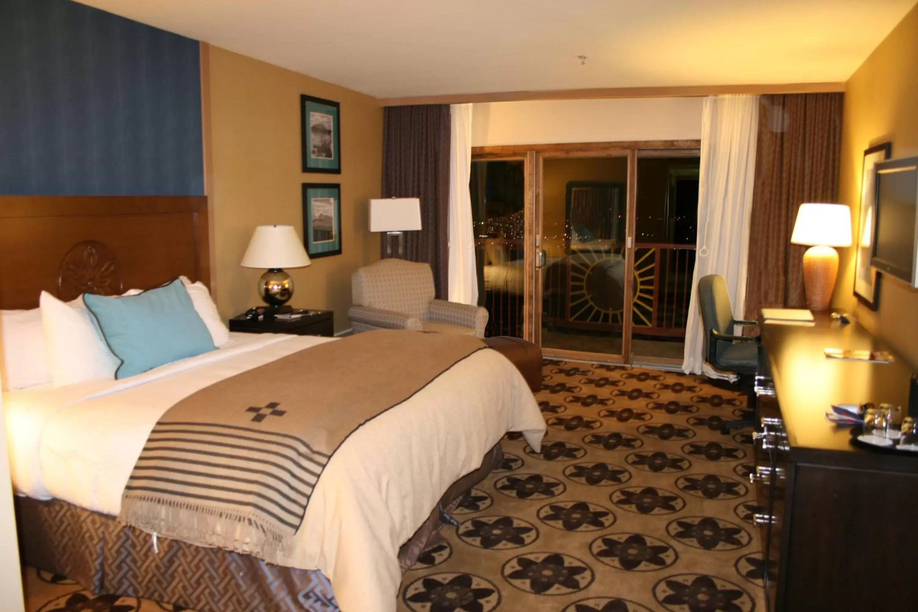 Photo of the whole room, Bed in Prescott Resort & Conference Center