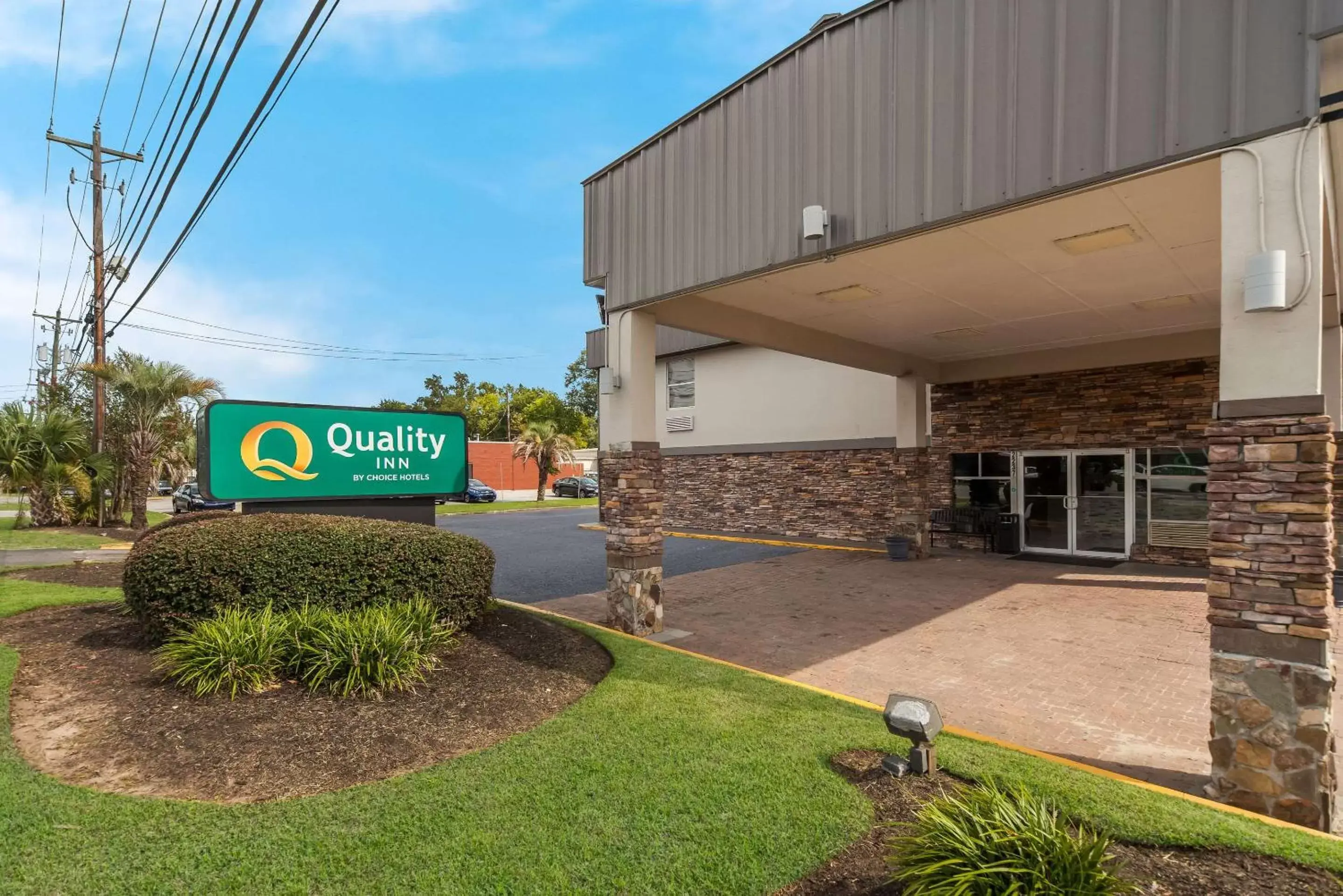 Property building in Quality Inn Charleston - West Ashley