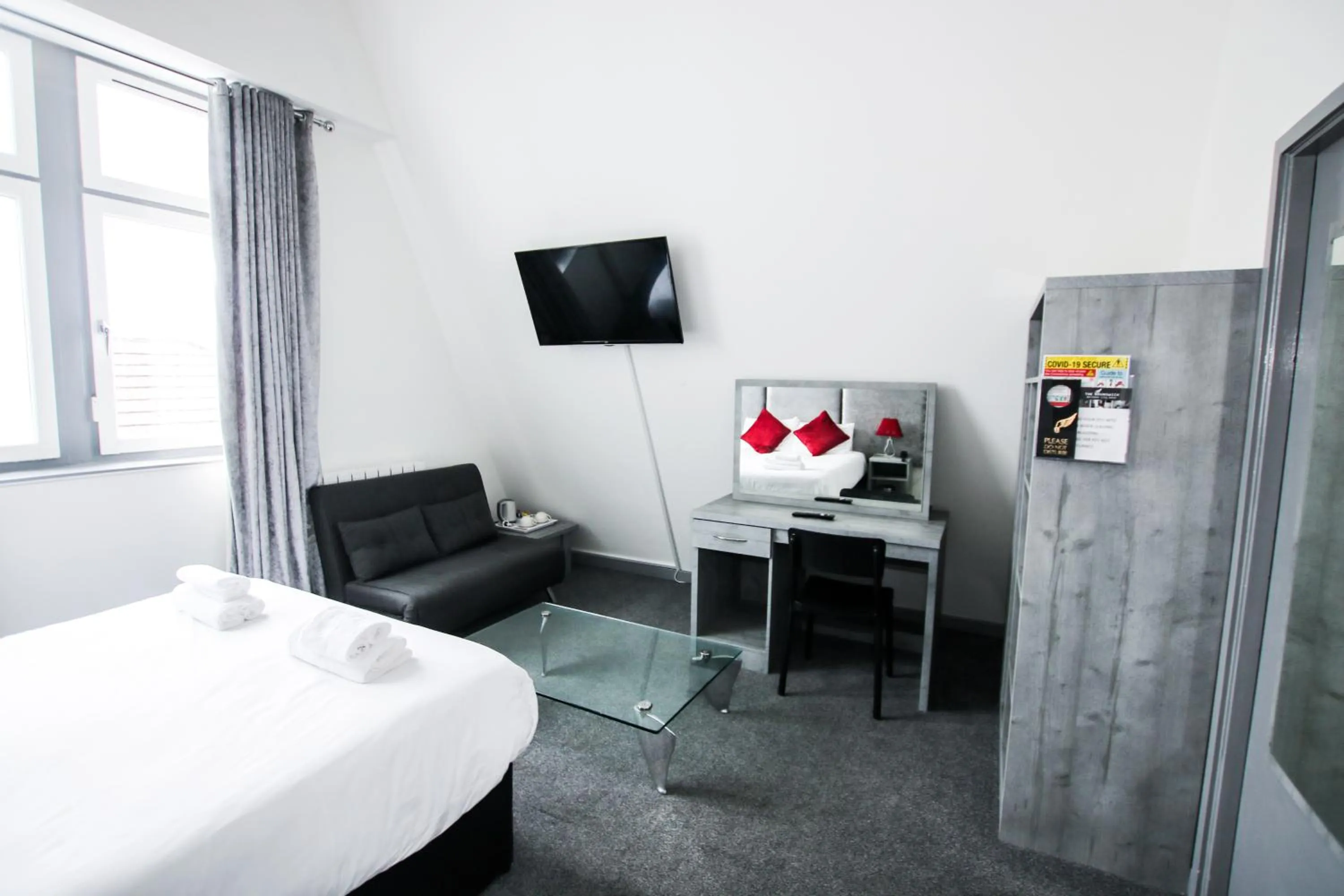 TV/Entertainment Center in Brunswick Merchant City Hotel