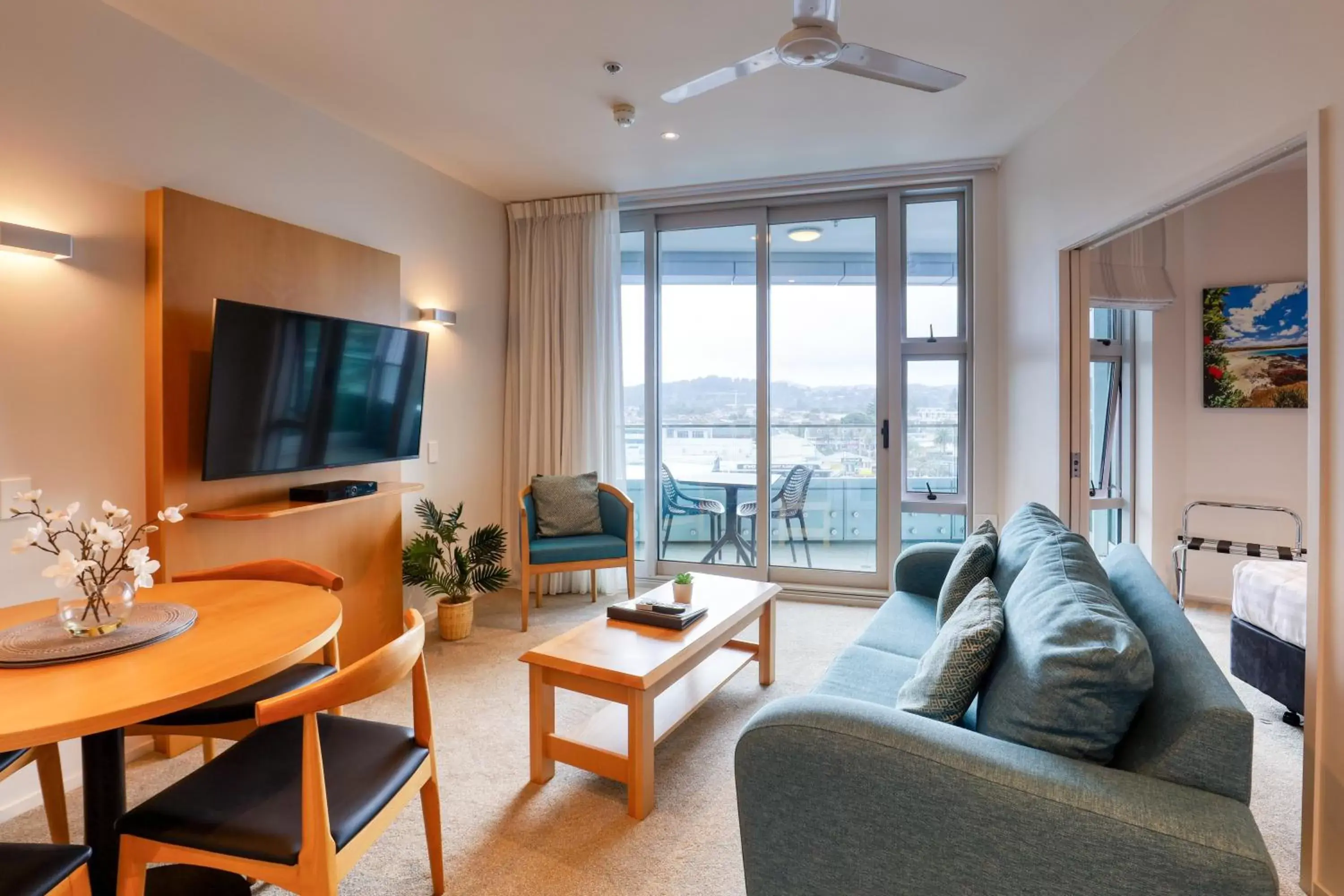 Living room, Seating Area in Ramada Suites by Wyndham Nautilus Orewa