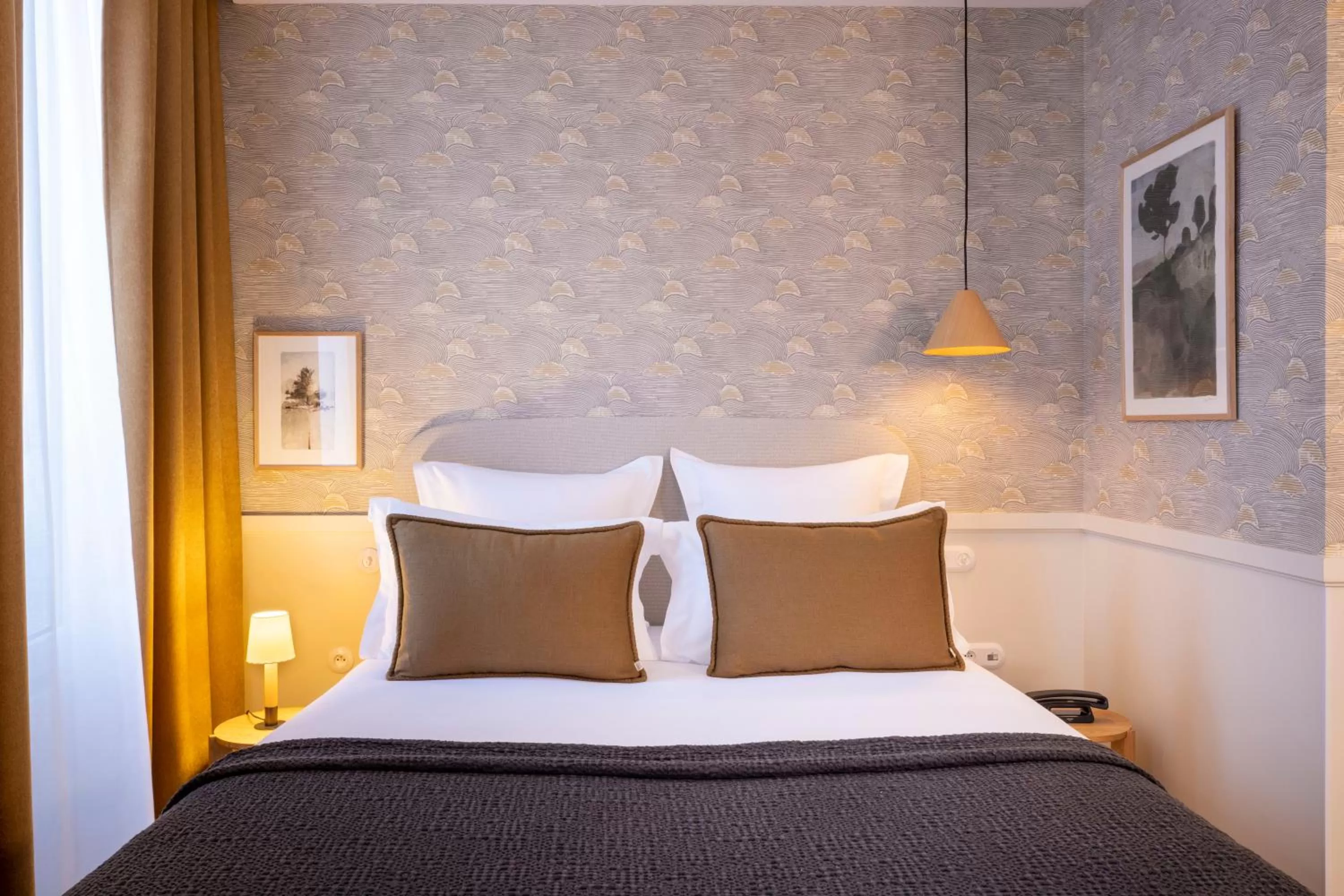Property building, Bed in Le Petit Oberkampf Hotel & Spa
