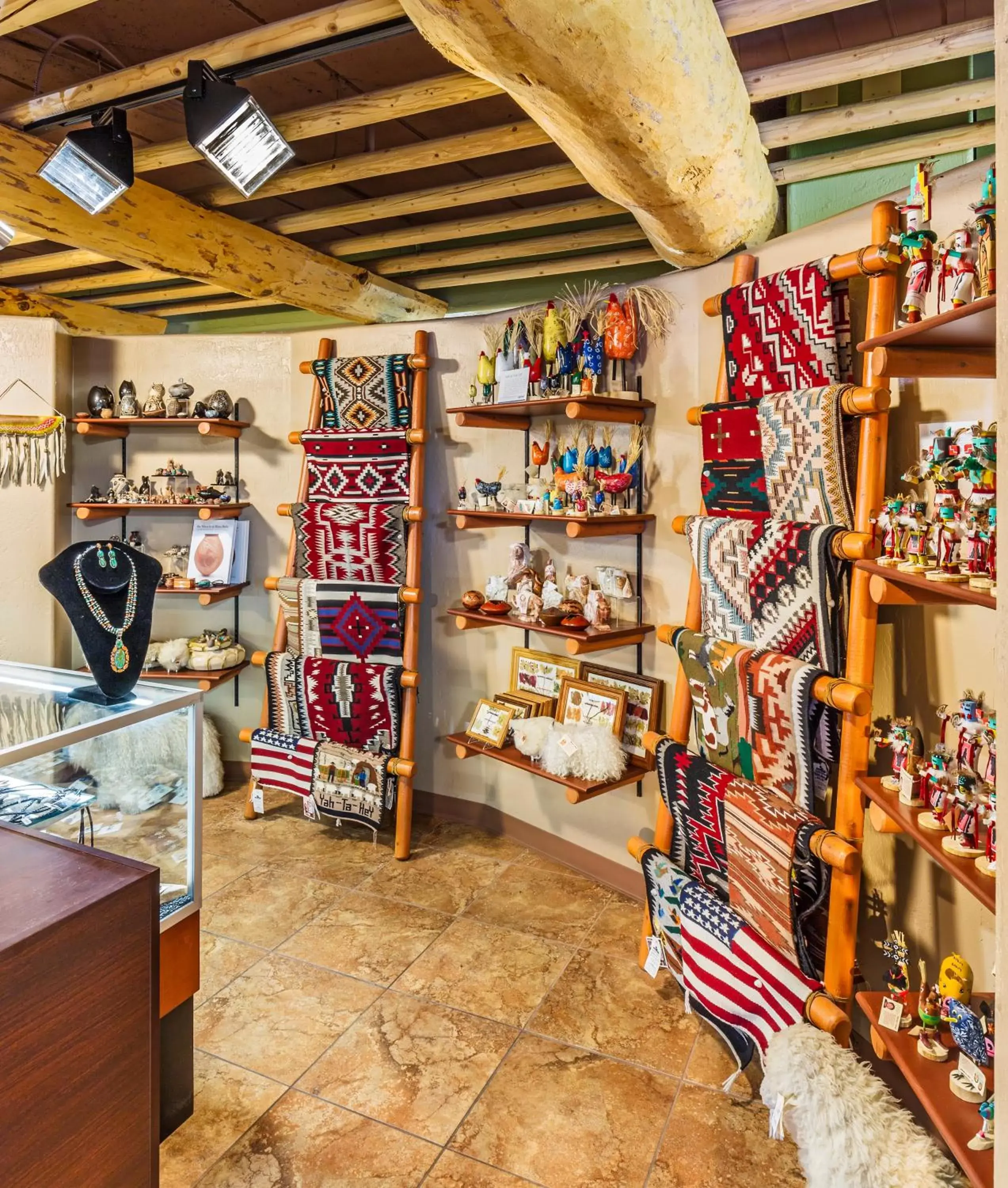 On-site shops in Lake Powell Resort