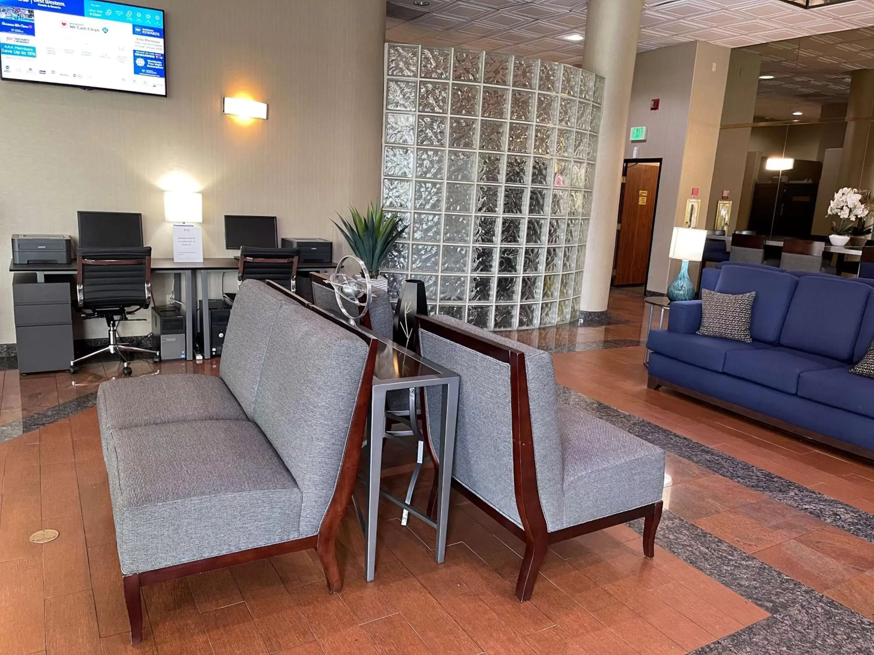 Lobby or reception, Seating Area in Best Western Plus Suites Hotel - Los Angeles LAX Airport