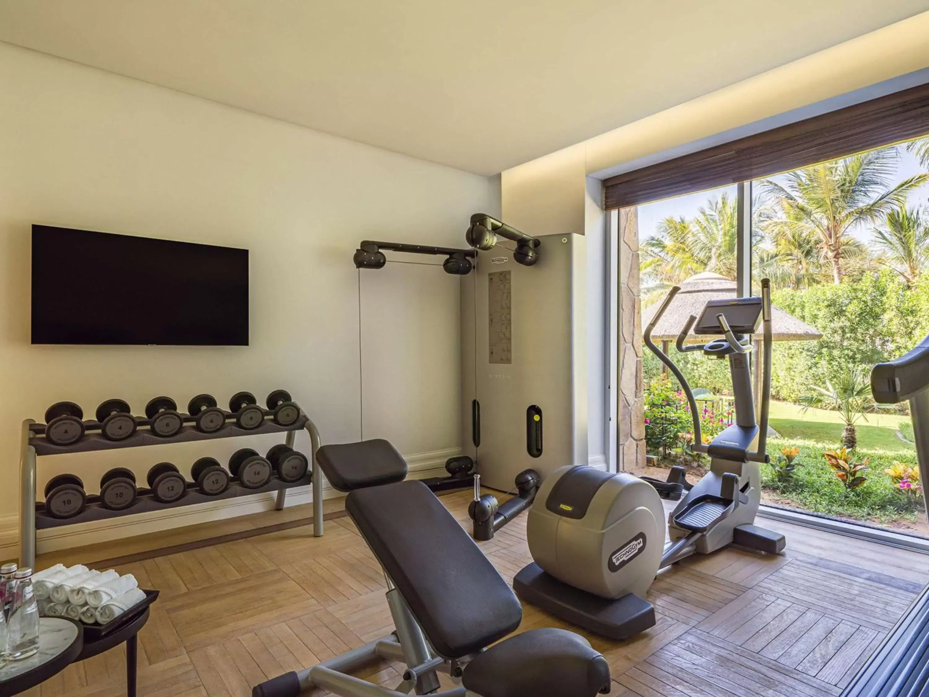 Bedroom, Fitness Center/Facilities in Sofitel Dubai The Palm Resort & Spa