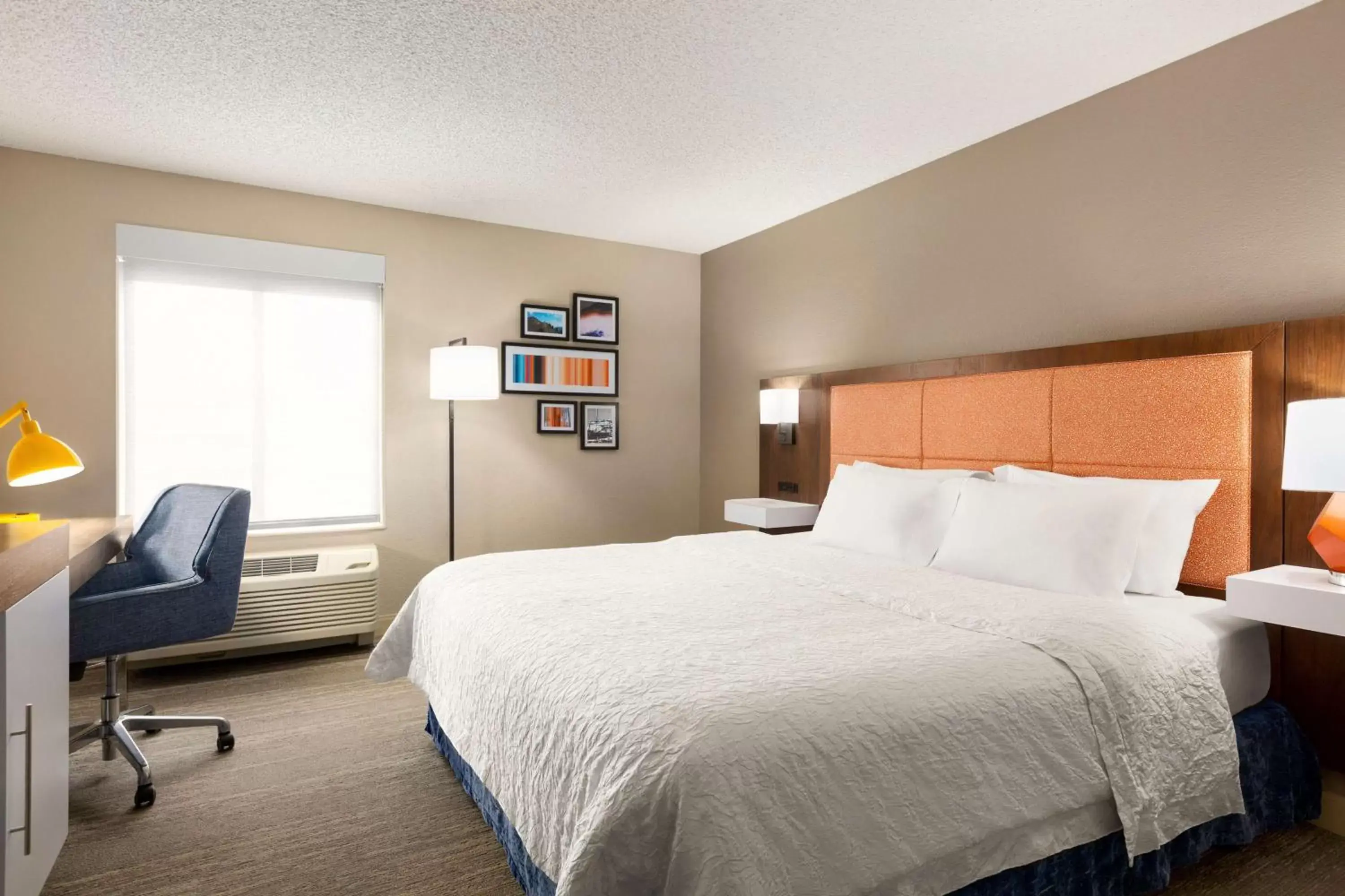 Bedroom, Bed in Hampton Inn Denver-West/Golden